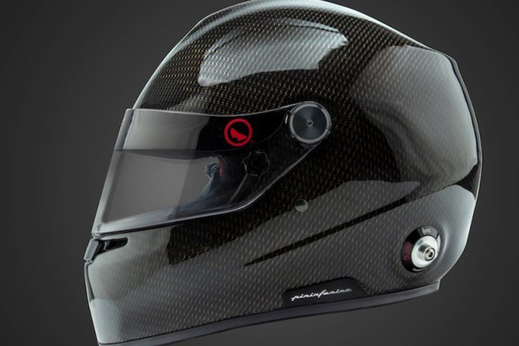 Xuong thiet ke xe cho VinFast ra mat non bao hiem F1 gia 5.000 USD hinh anh