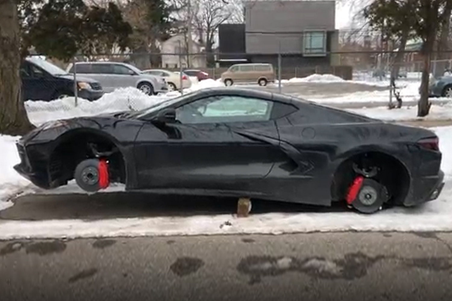 Chevrolet Corvette C8 moi cung bi trom sach 4 lop xe hinh anh