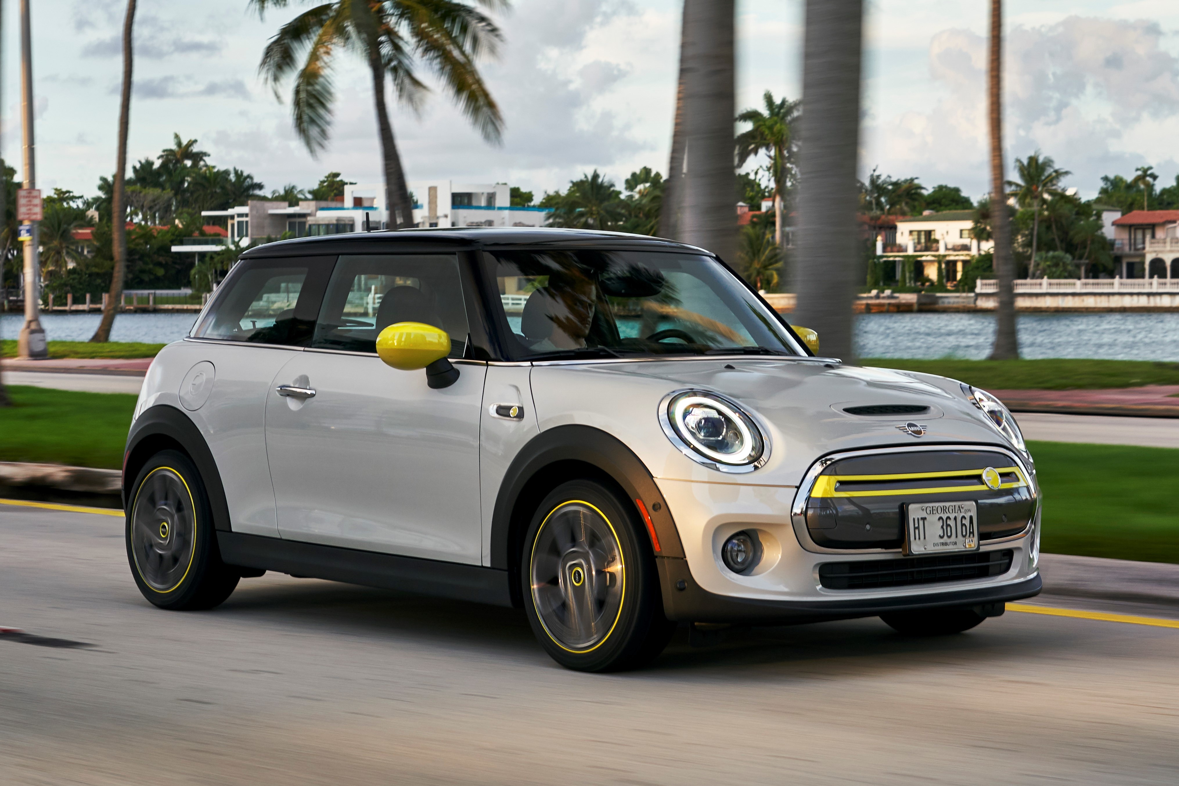 Mini Cooper moi hoan ra mat vo thoi han vi Brexit hinh anh