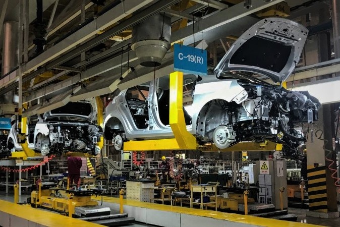 Nganh oto khap the gioi lao dao vi virus corona hinh anh