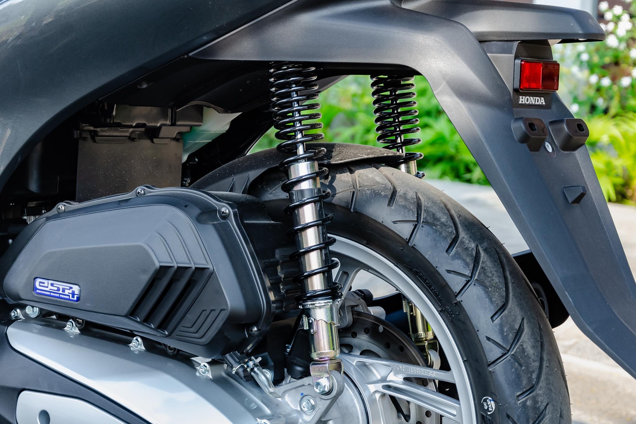 Nhung tinh nang huu ich nhung bi lang quen tren xe may hinh anh