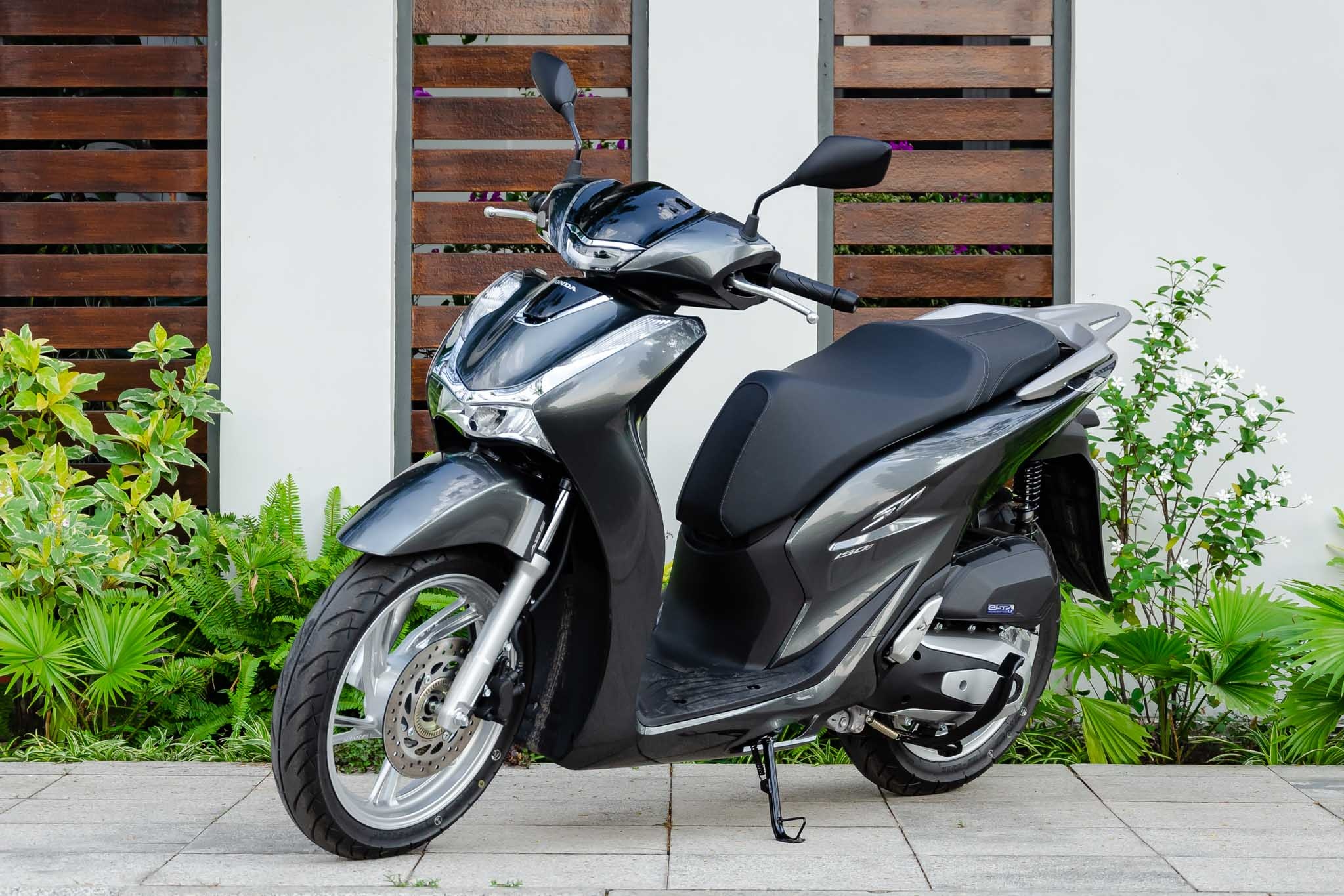 Danh gia Honda SH 150i 2020 - xe dep, lai hay nhung can them thuc dung hinh anh