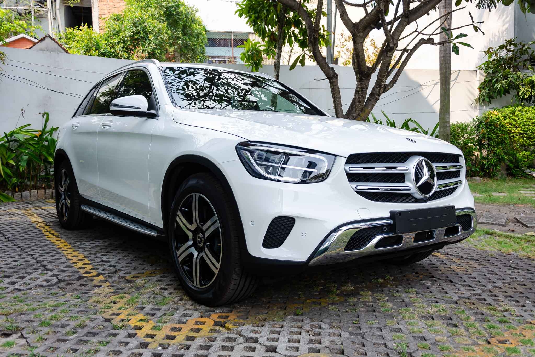 2 dong xe Mercedes tai Viet Nam gap loi tui khi, dong co hinh anh