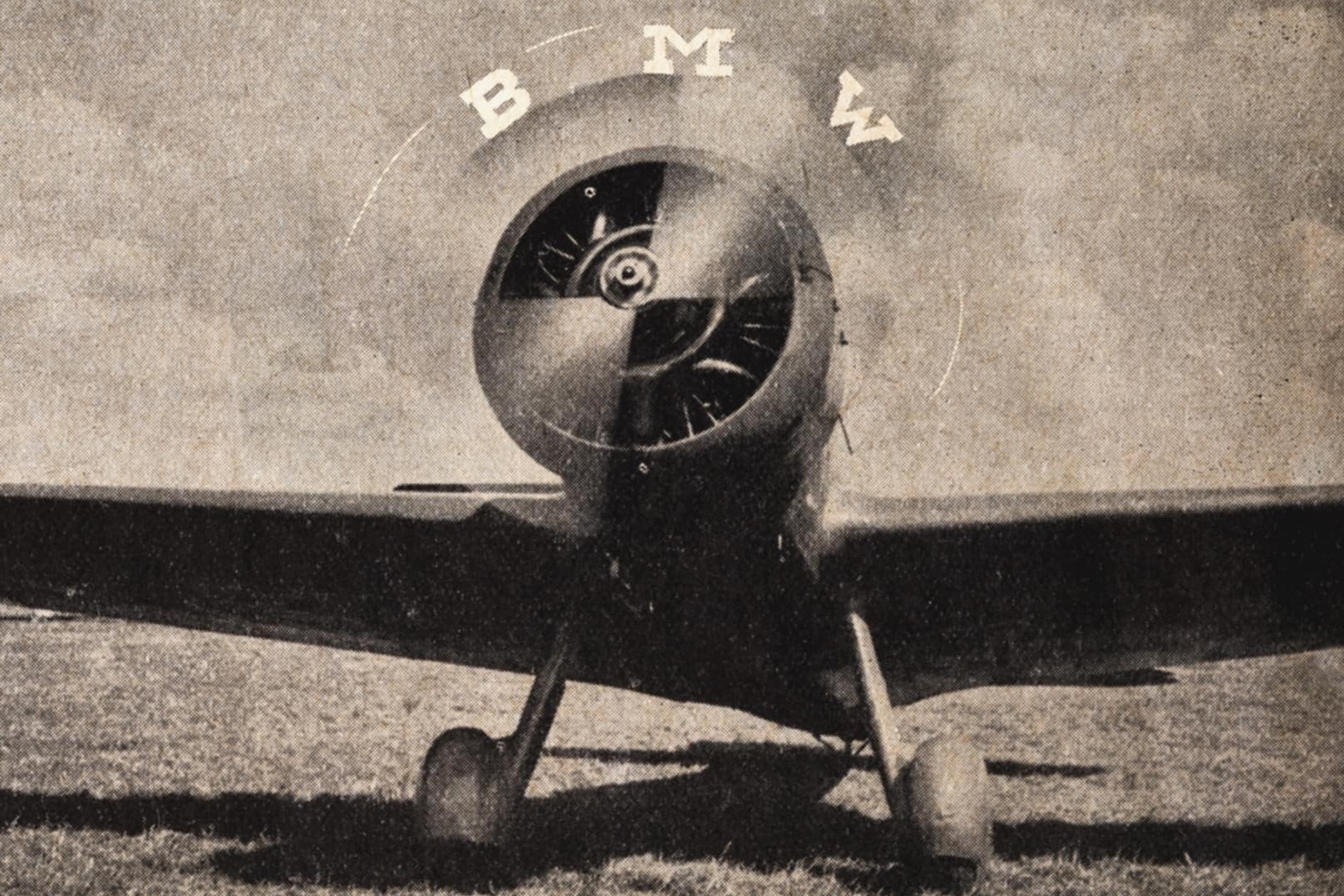 Logo BMW thuc te khong tuong trung cho canh quat may bay hinh anh