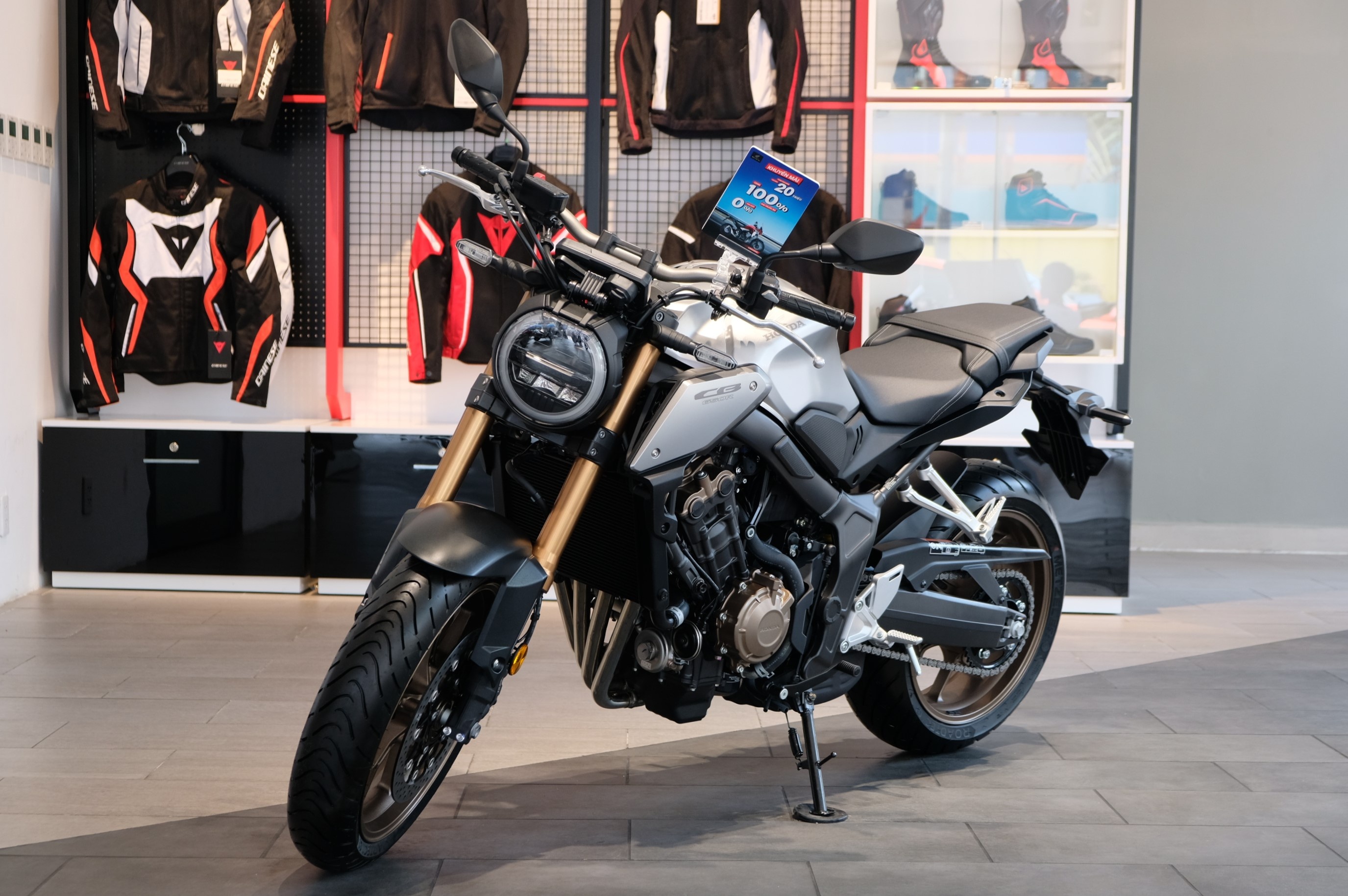 Can nhac nakedbike hang trung - chon Honda CB650R hay Kawasaki Z650 hinh anh