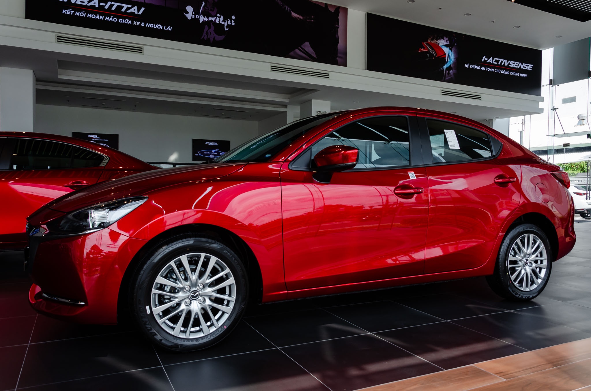 gia Mazda2 2020 anh 11