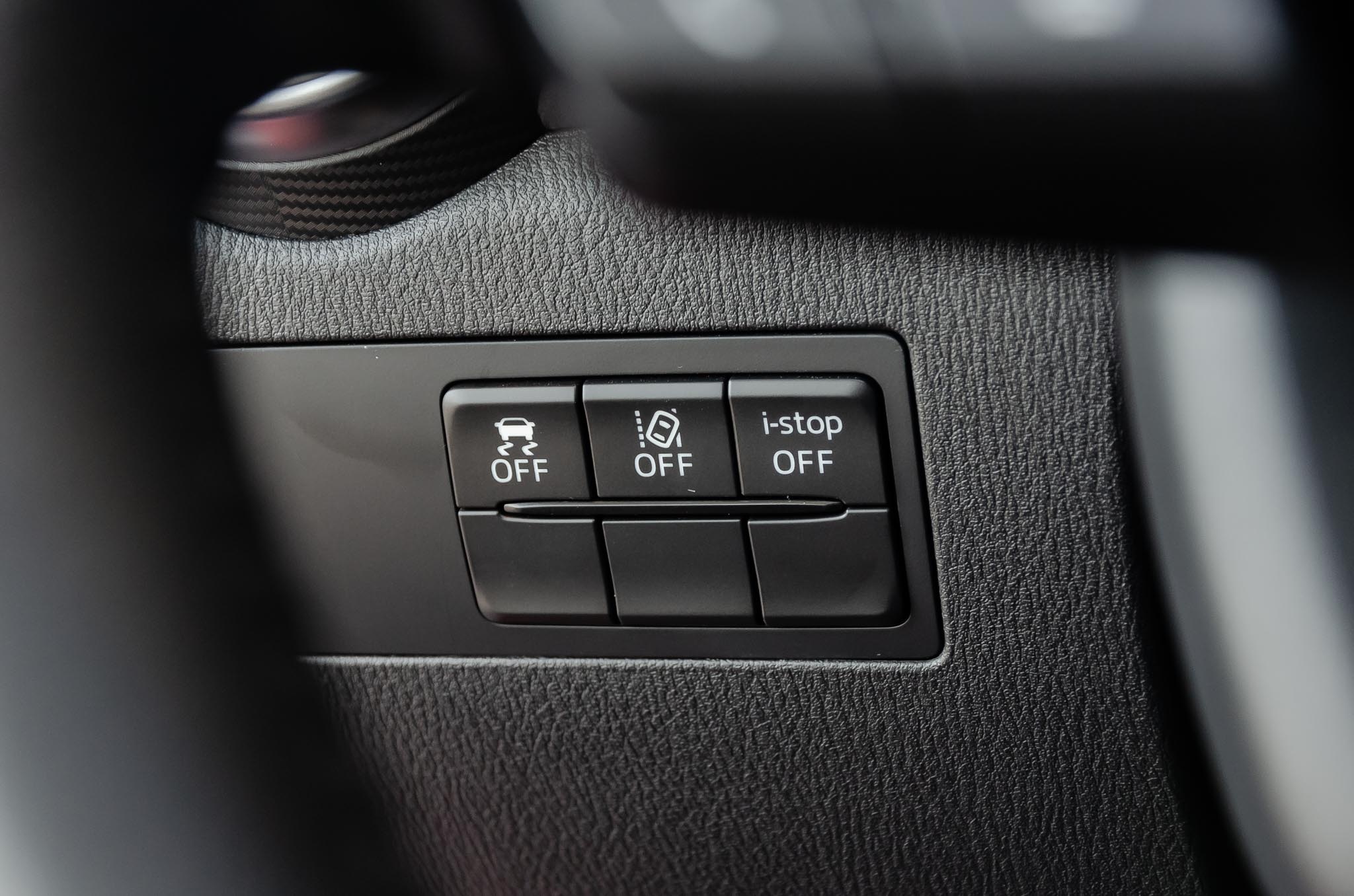 gia Mazda2 2020 anh 32