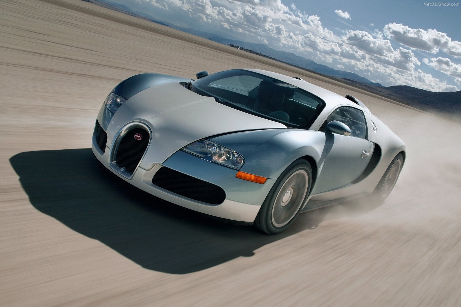 10 dong oto tot nhat thap nien 2000 - tu Toyota toi Bugatti hinh anh