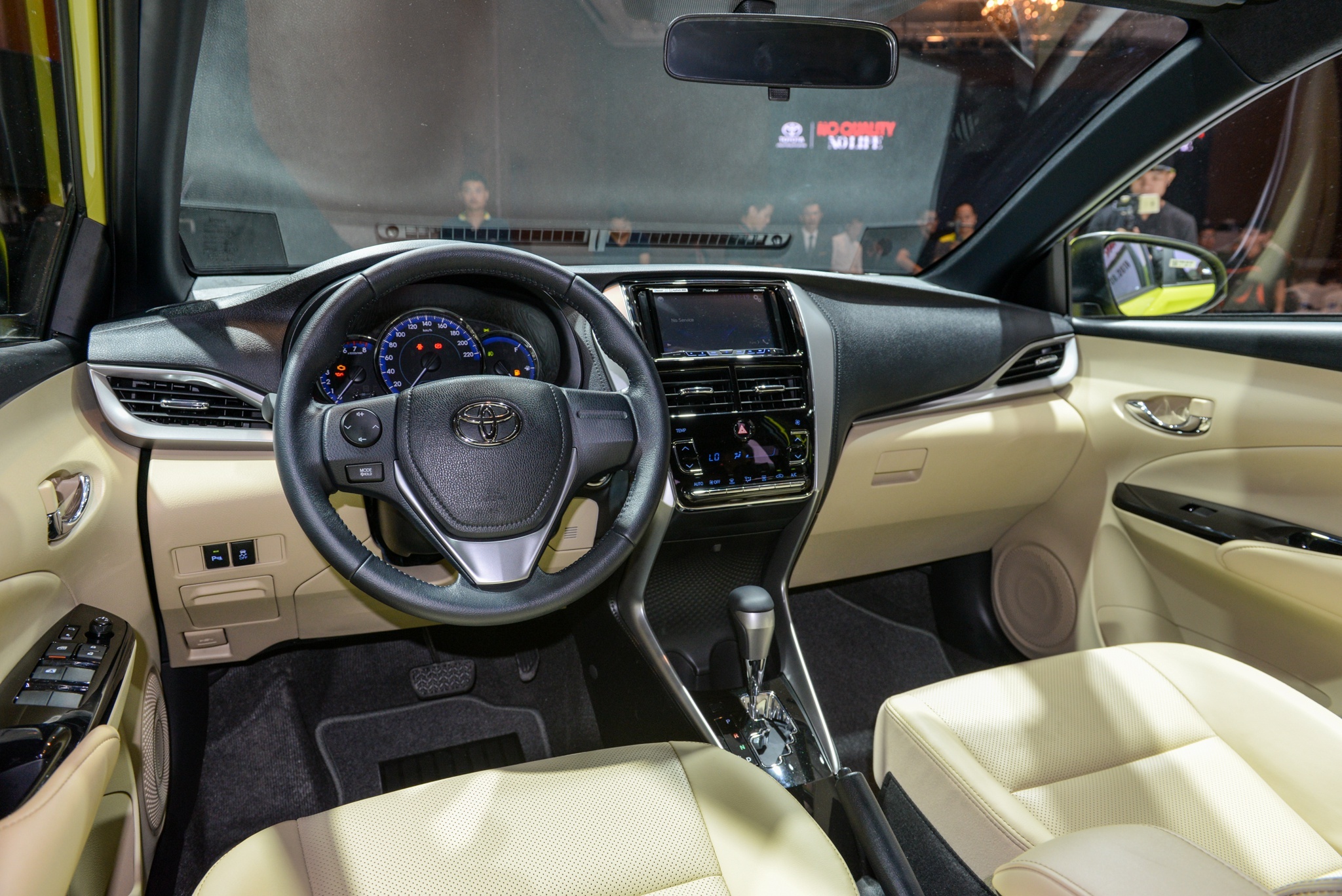 giá Toyota yaris ảnh 6 gia Toyota yaris anh 6
