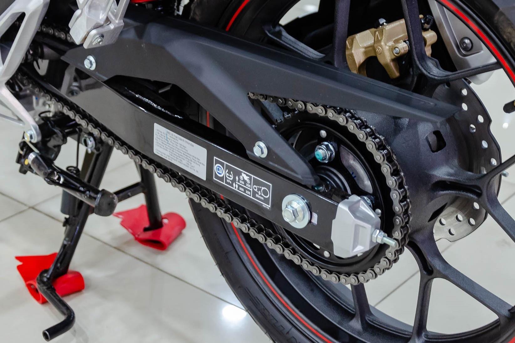 Xich, day cu-roa tren xe may bao lau can thay moi? hinh anh