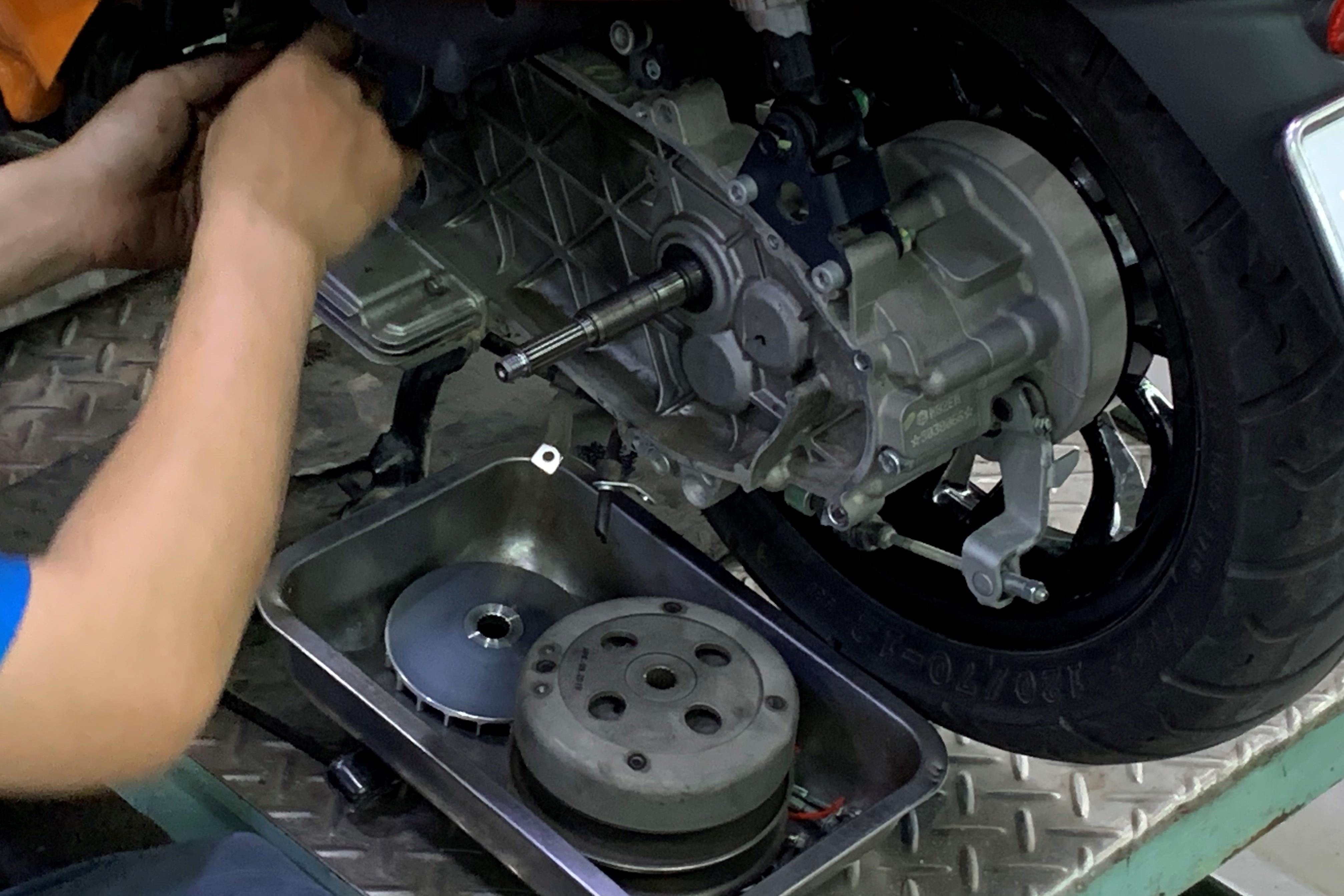 bao duong xe may anh 3