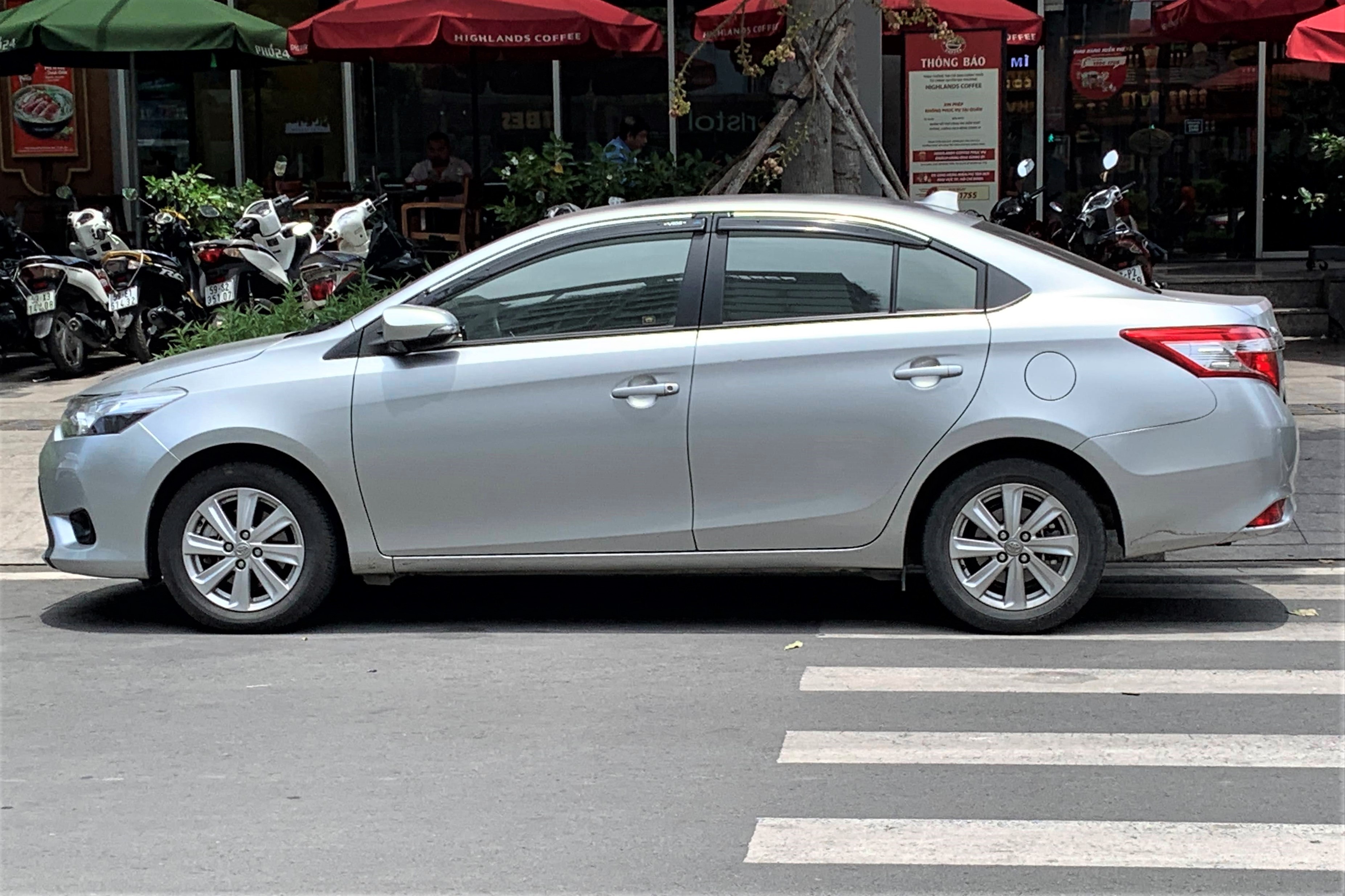 Do oto tren vach qua duong cua nguoi di bo bi phat ra sao? hinh anh