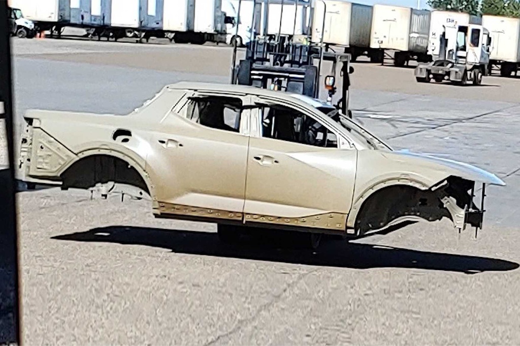 Ban tai Hyundai lo phan than xe giong SantaFe hinh anh