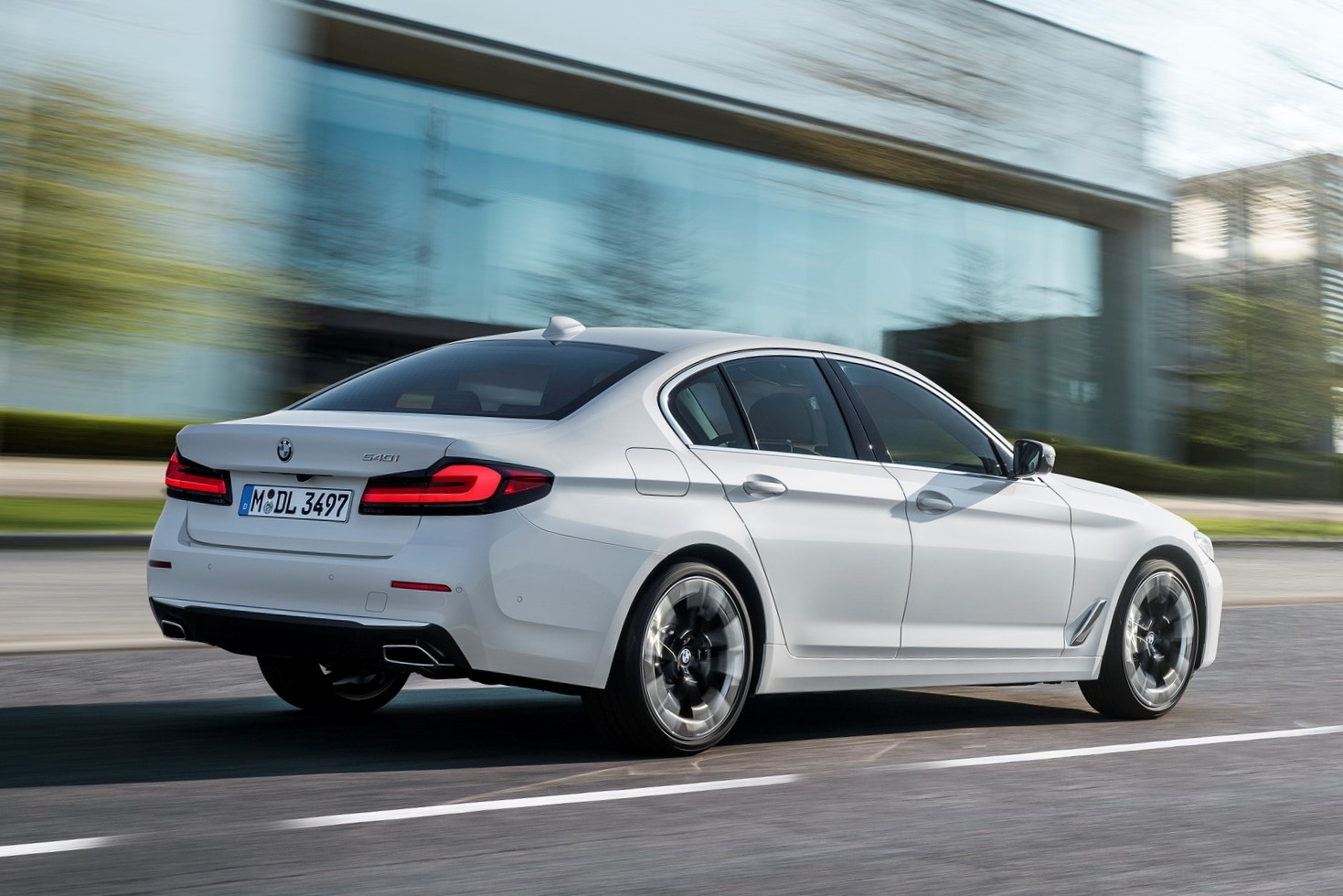 BMW 5-Series 2021 anh 2