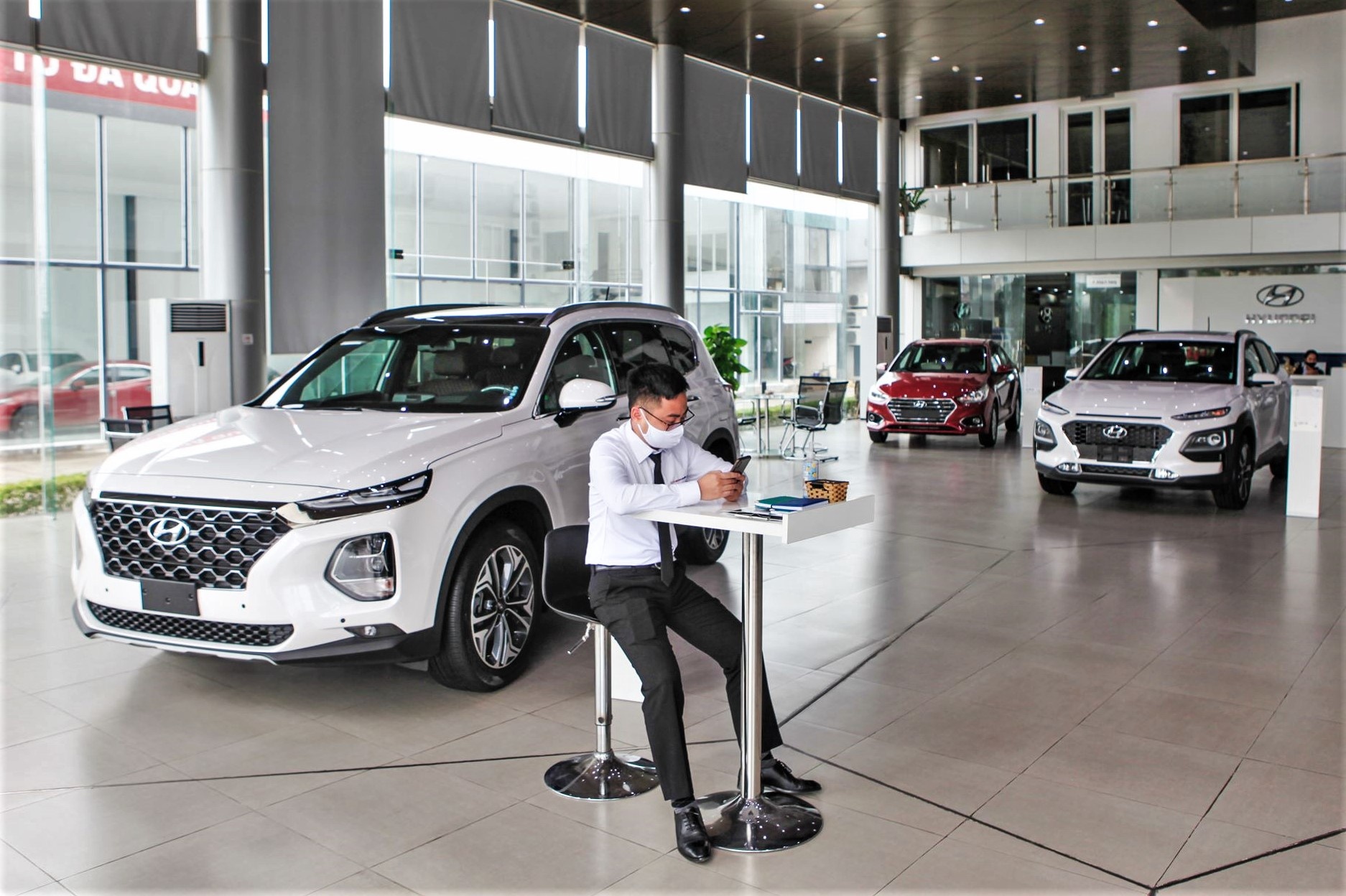 Thi truong oto lang xuong cho giam phi truoc ba cho xe lap rap hinh anh