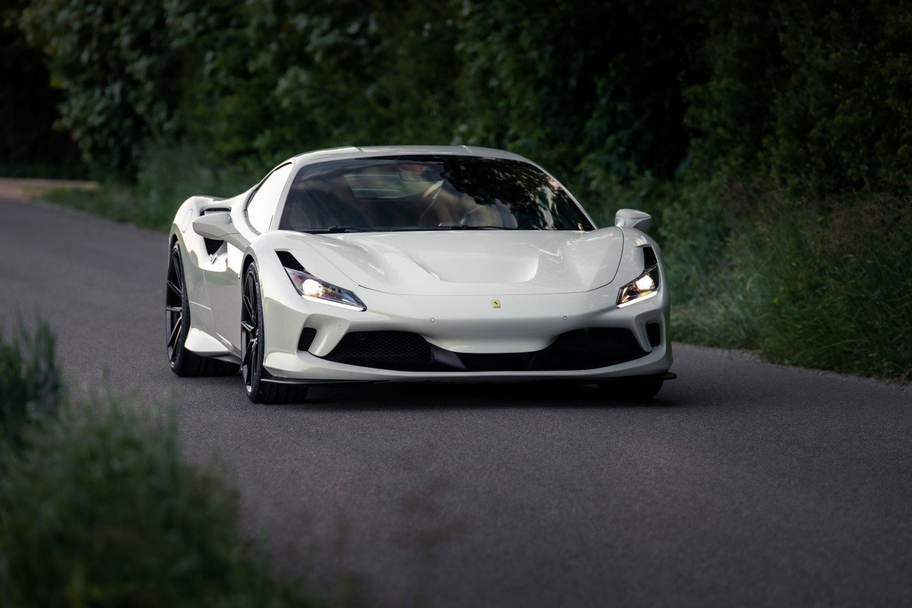 Ferrari F8 Tributo anh 7