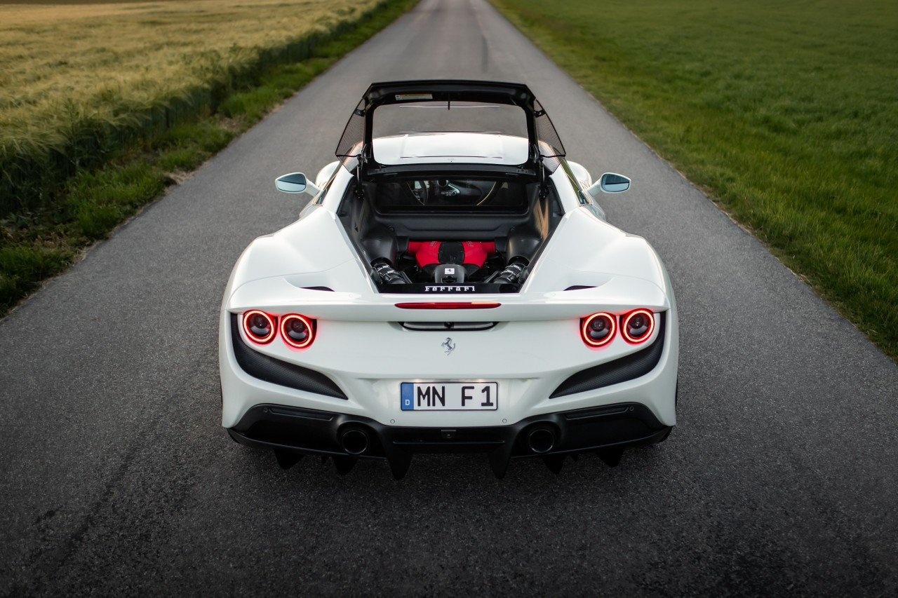 Ferrari F8 Tributo anh 3