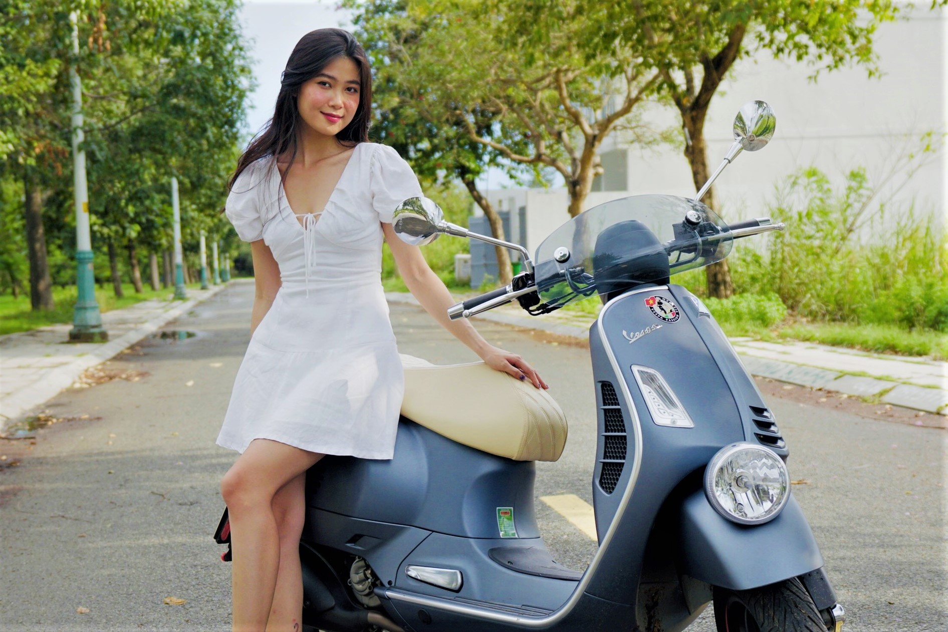 Trai nghiem Vespa Sei Giorni II - xe ga gia 200 trieu, doi thu SH 300i hinh anh
