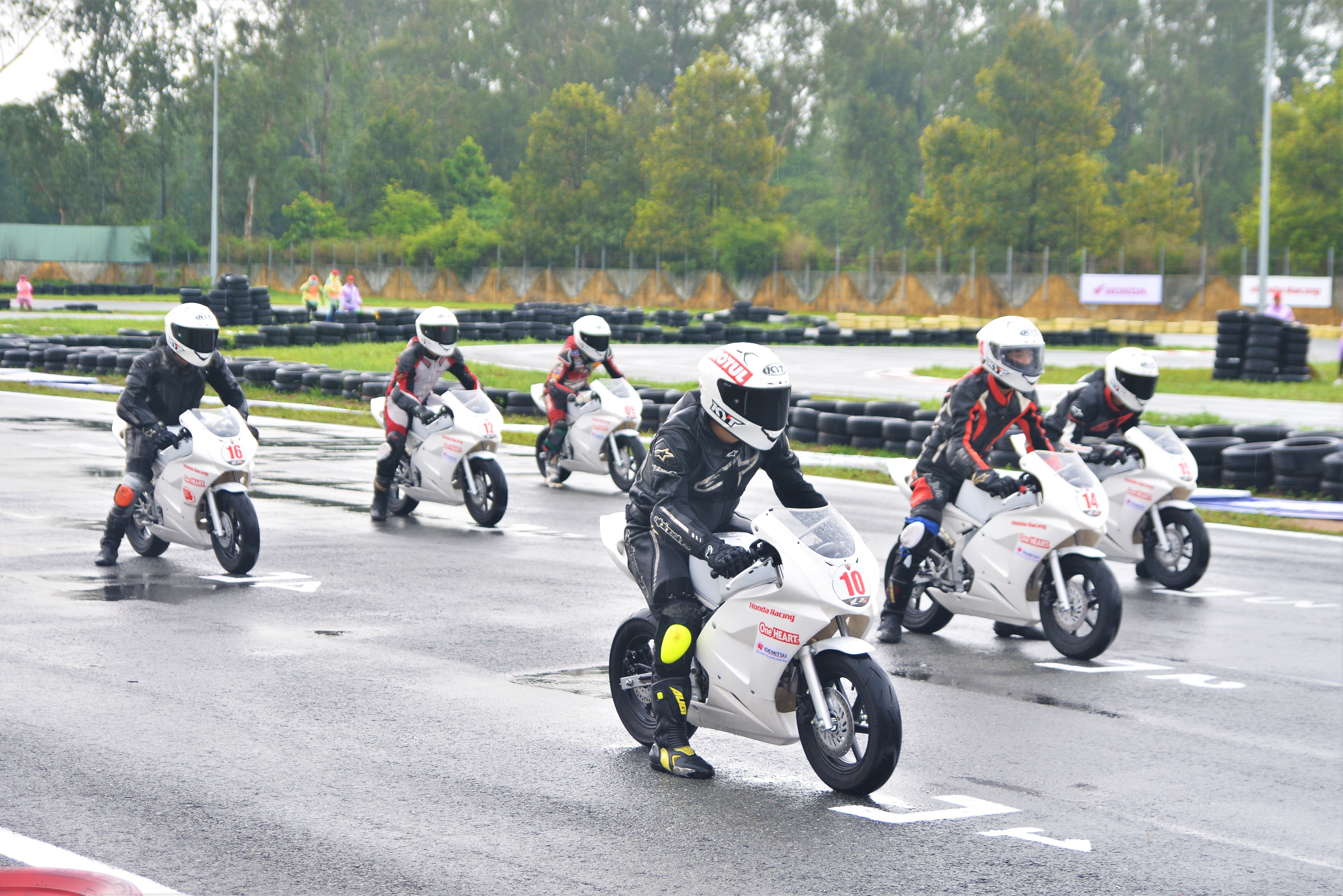 dua xe the thao anh 3