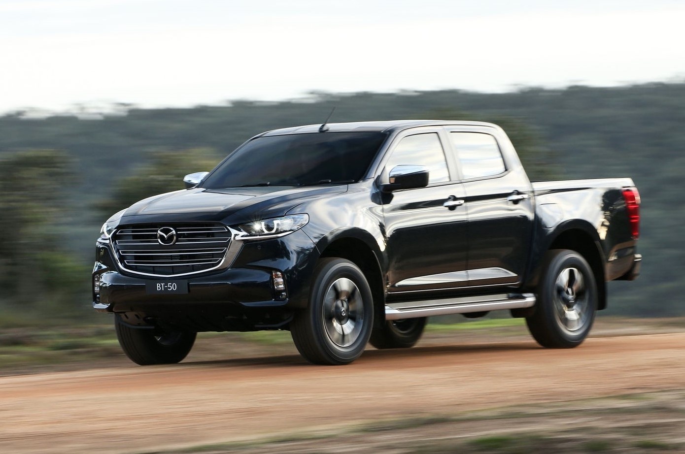 Mazda BT-50 2021 ra mat - thiet ke moi, dung dong co Isuzu D-max hinh anh