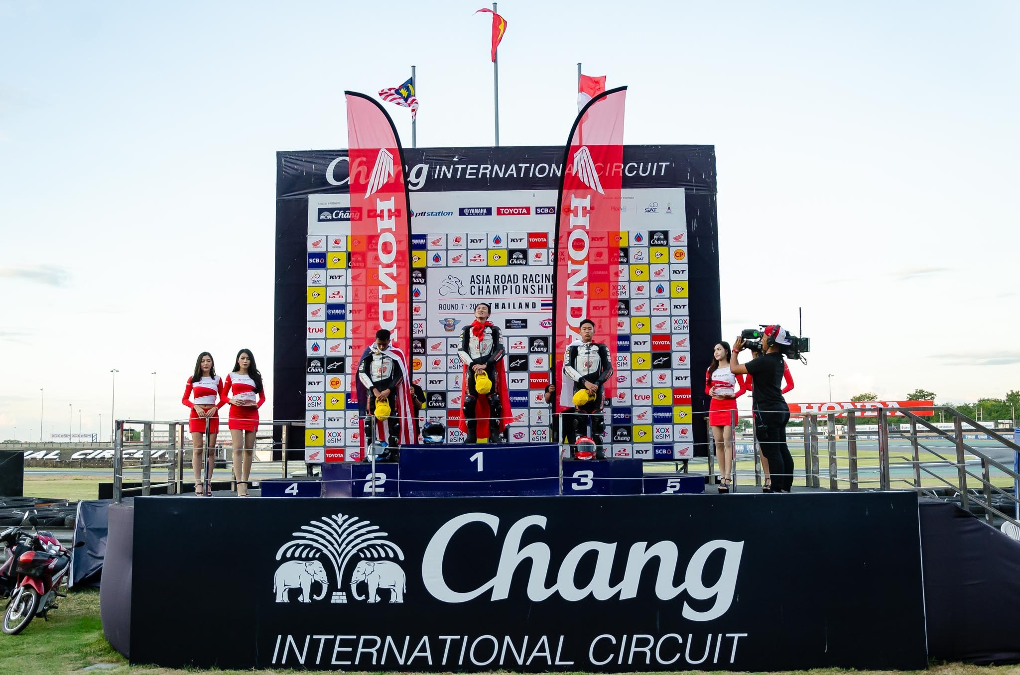 dua xe the thao anh 6