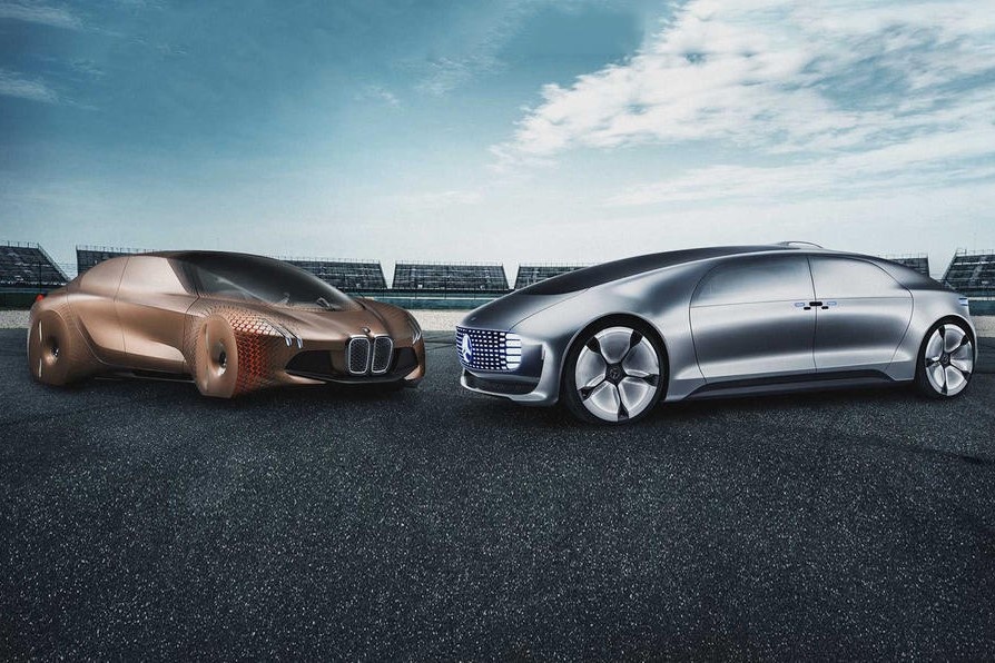 BMW va Mercedes-Benz dung hop tac lam xe tu lai hinh anh