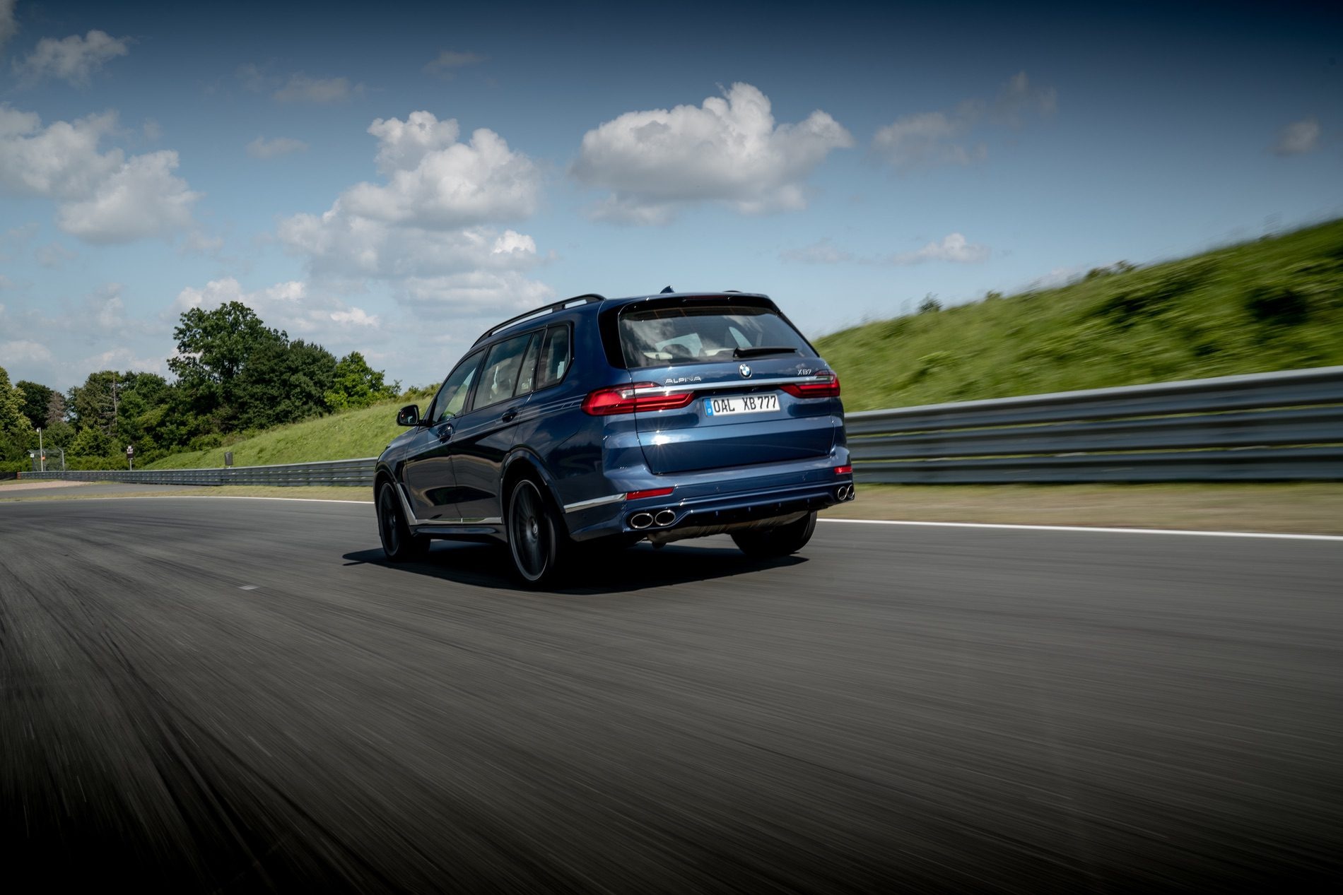 Phien ban BMW X7 hieu nang cao anh 4