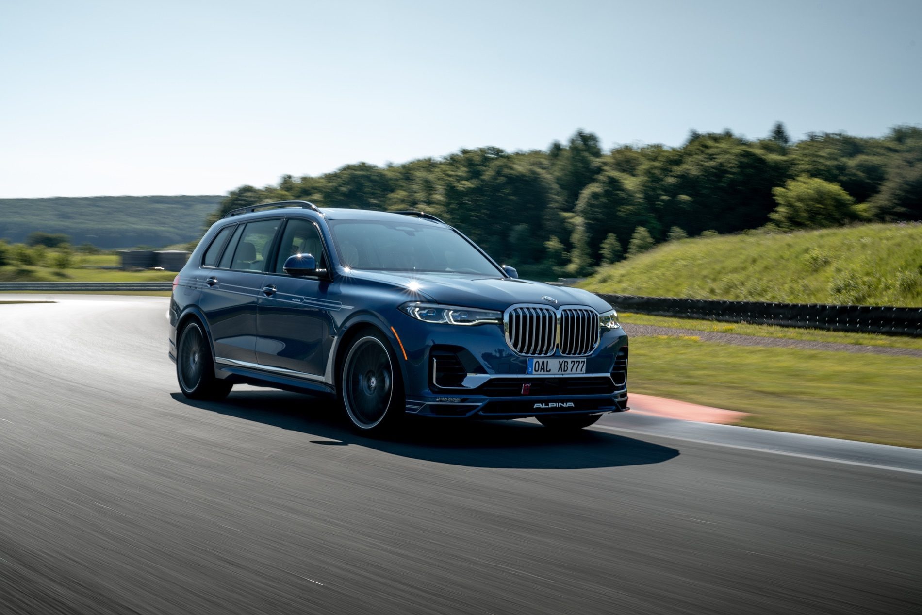 Phien ban BMW X7 hieu nang cao anh 2