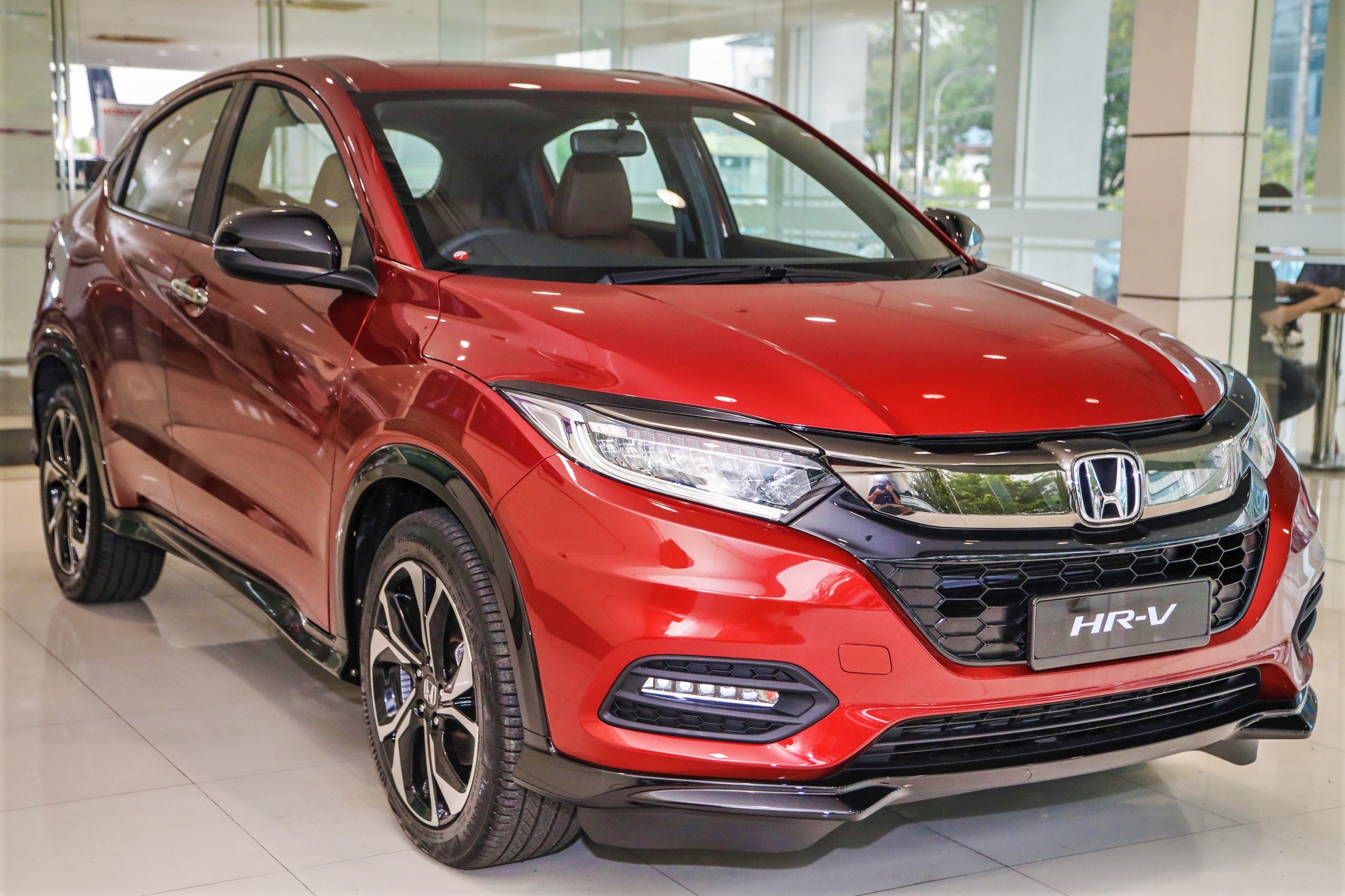 Honda HR-V RS co them tuy chon noi that mau nau, gia tu 29.000 USD hinh anh