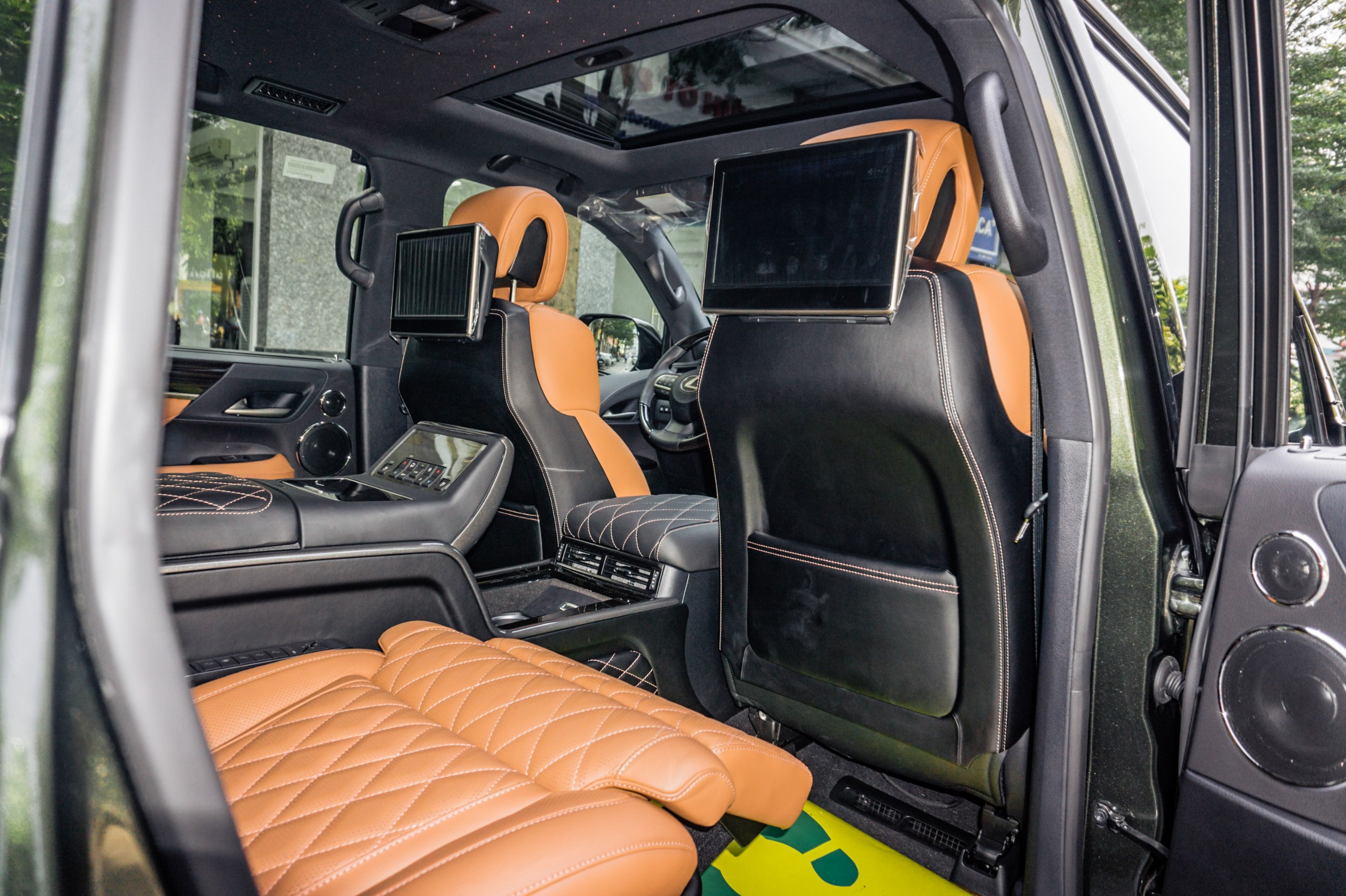 Lexus LX 570 nâng cấp 4 chỗ ảnh 12 Lexus LX 570 nang cap 4 cho anh 12