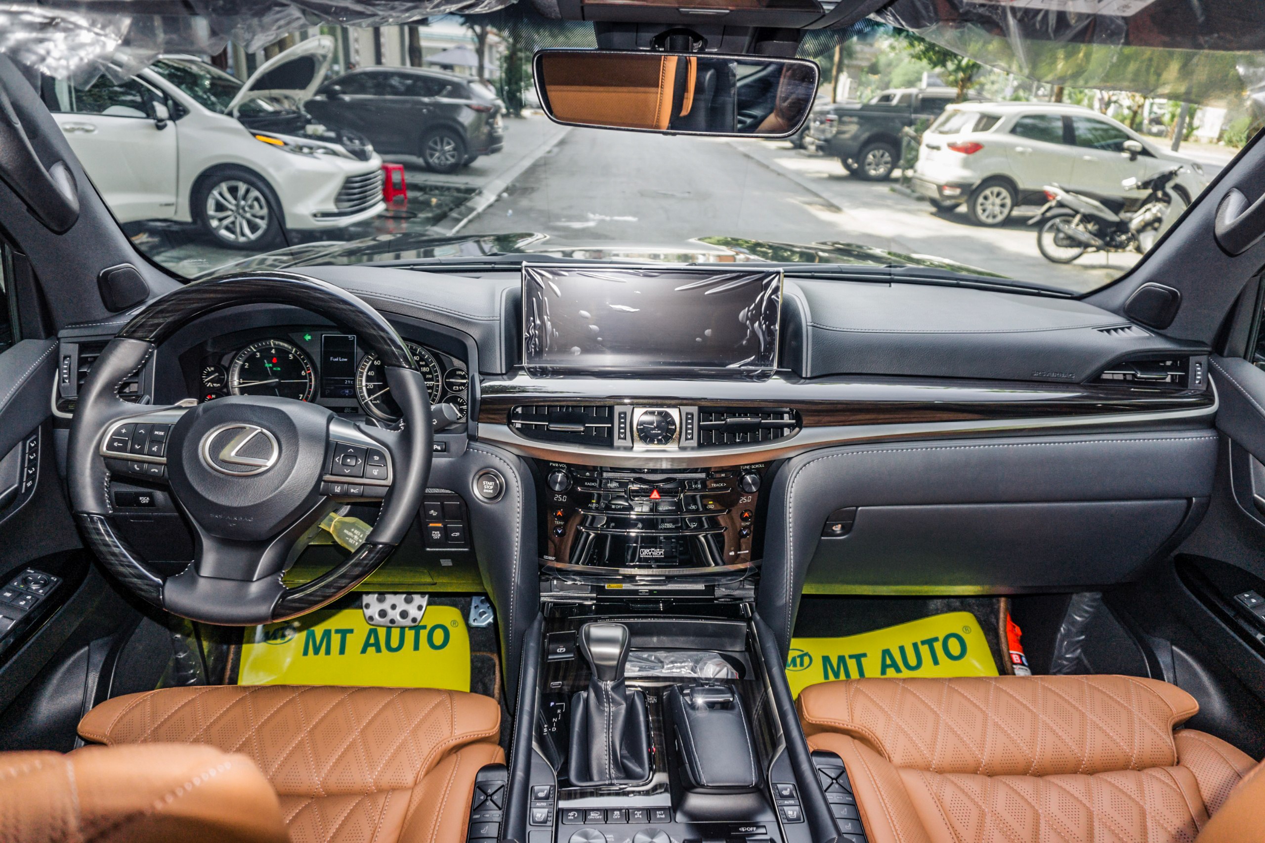 Lexus LX 570 nang cap 4 cho anh 9