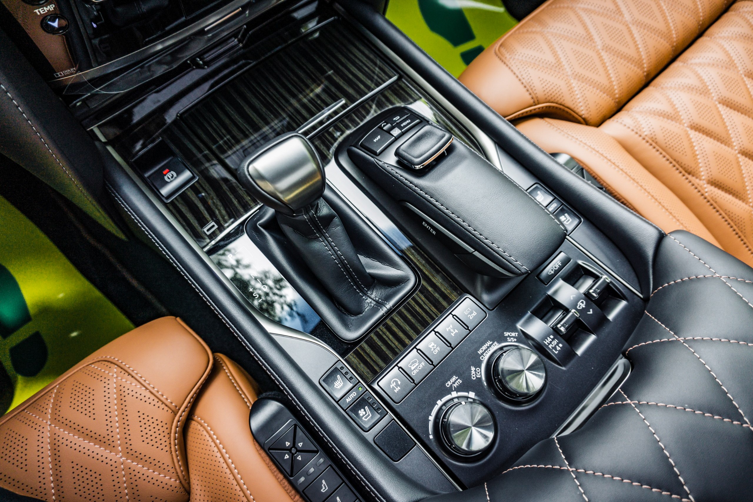 Lexus LX 570 nang cap 4 cho anh 16