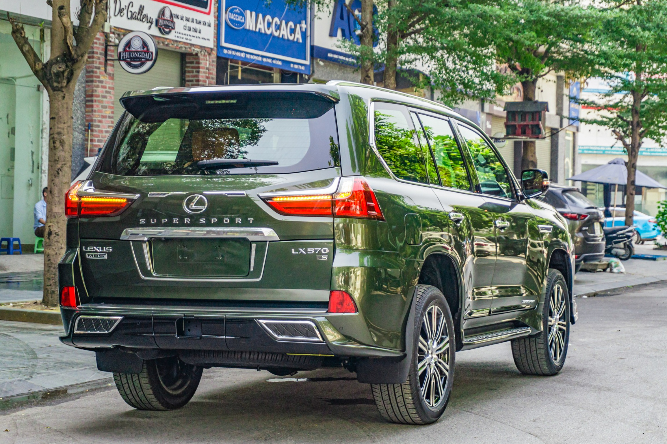 Lexus LX 570 nang cap 4 cho anh 5