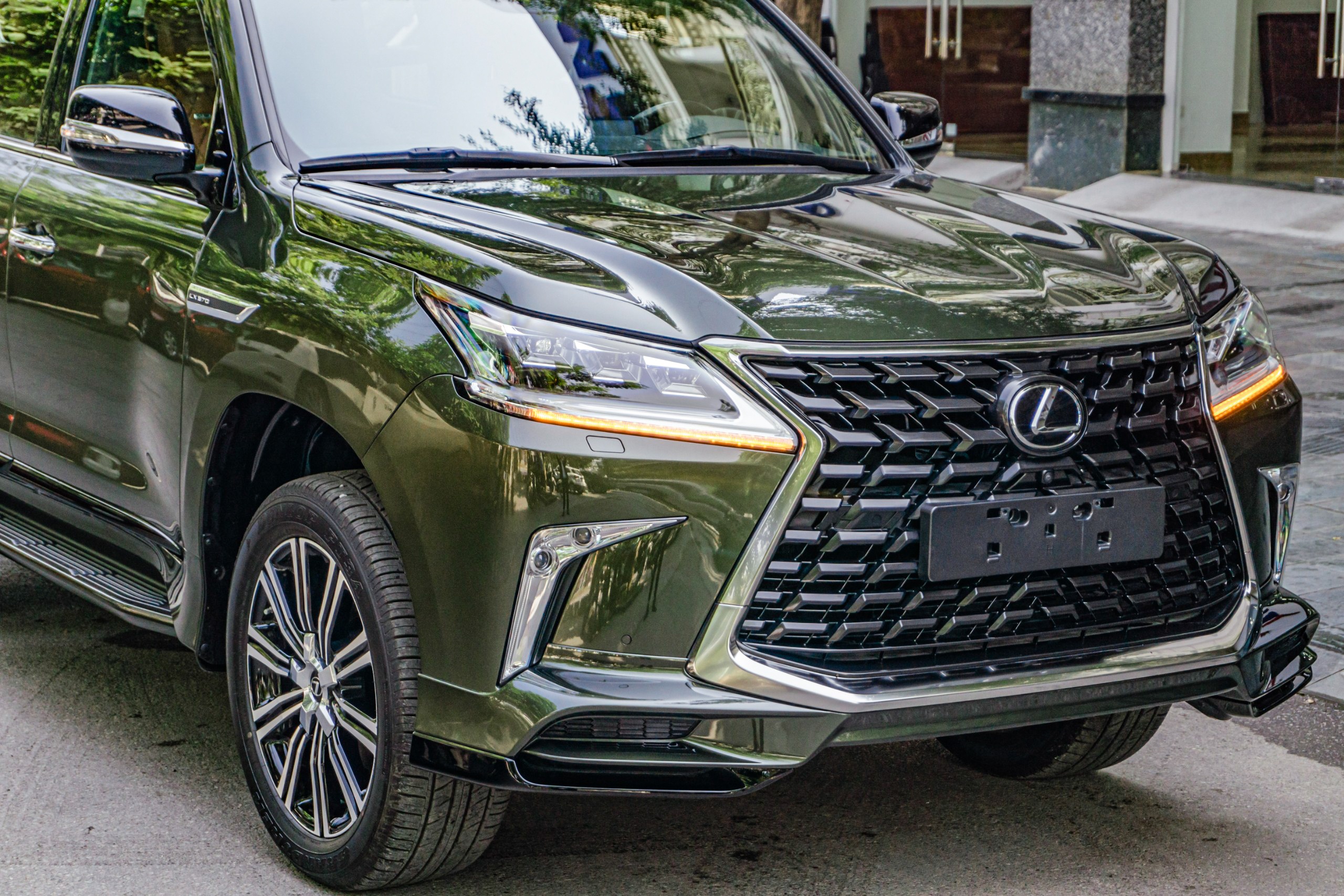 Lexus LX 570 nang cap 4 cho anh 4