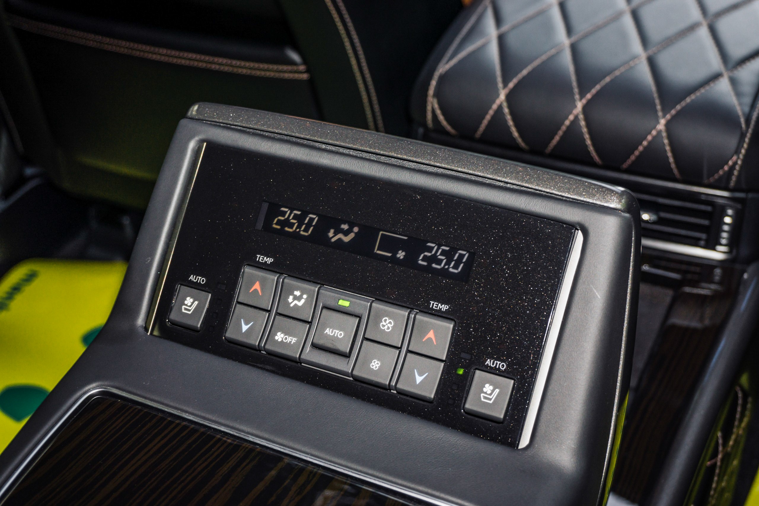 Lexus LX 570 nâng cấp 4 chỗ ảnh 14 Lexus LX 570 nang cap 4 cho anh 14