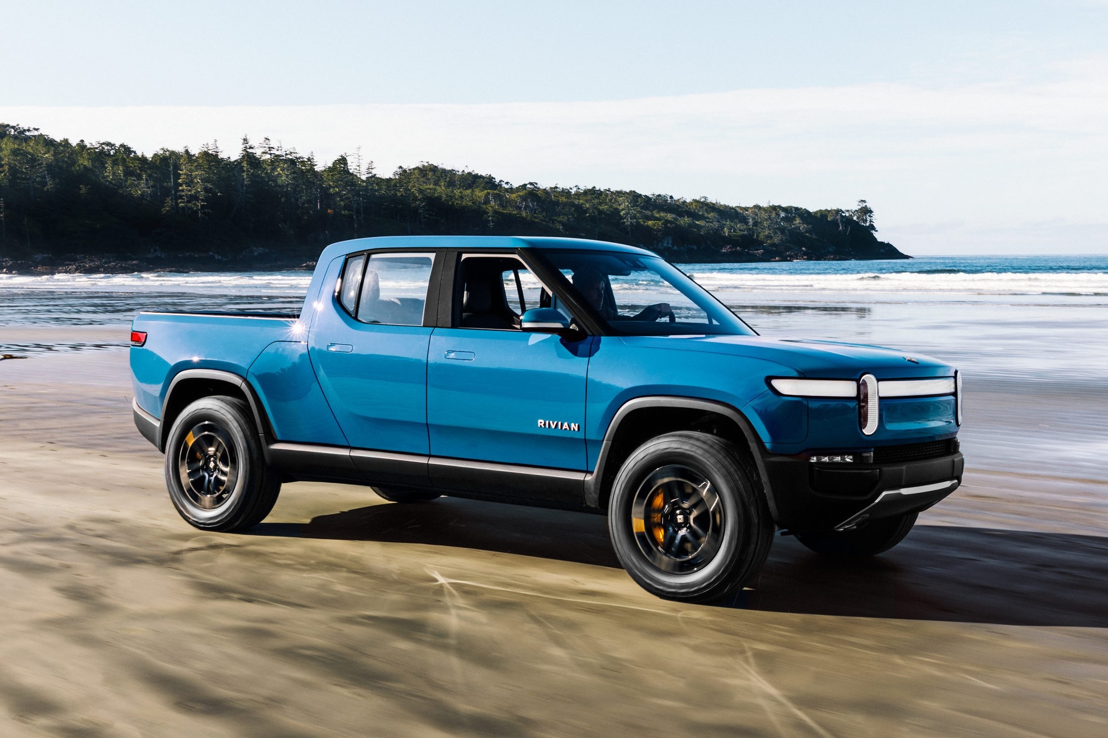 SUV chạy điện ảnh 1 SUV chay dien anh 1
