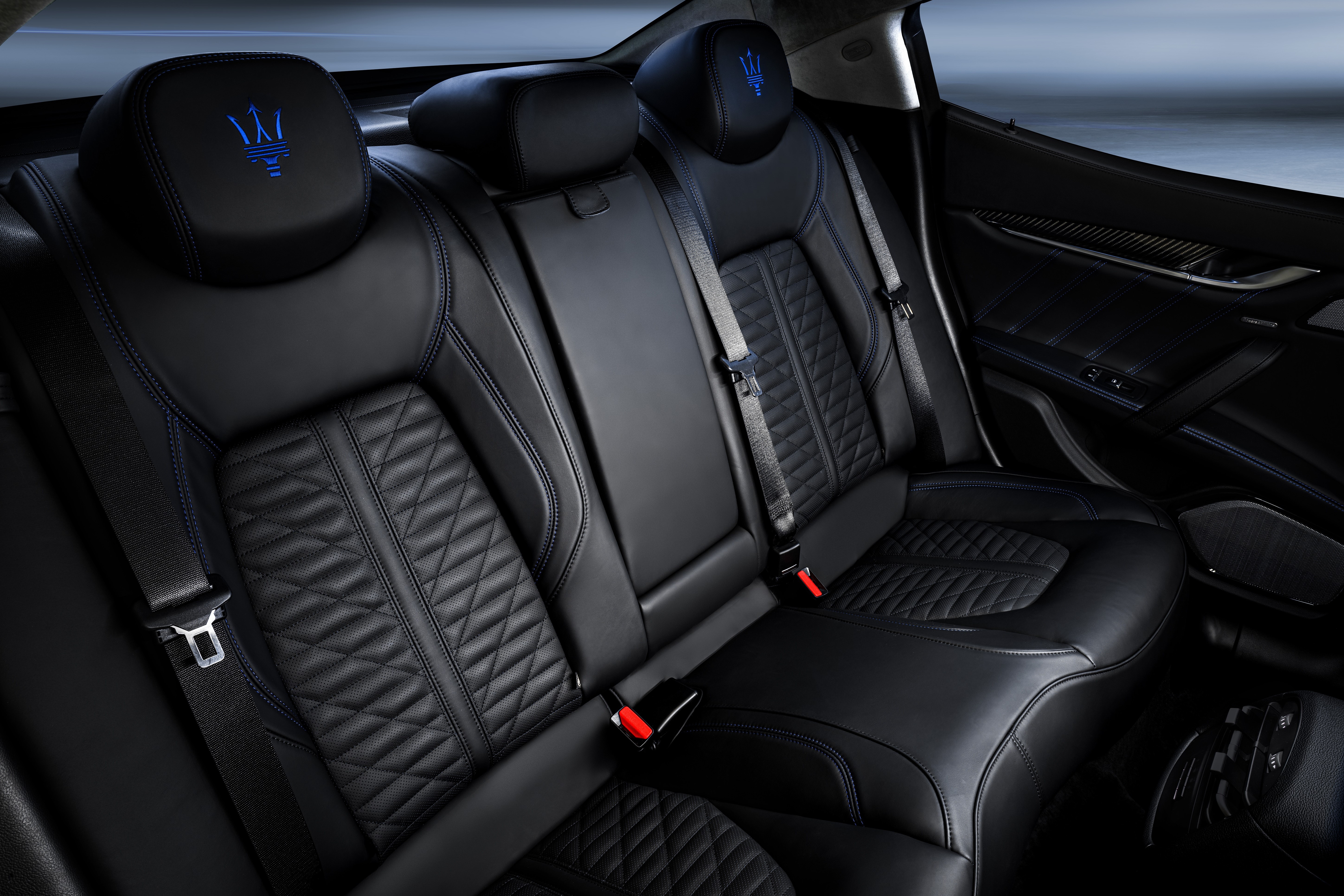 Maserati Ghibli Hybrid 2021 anh 10