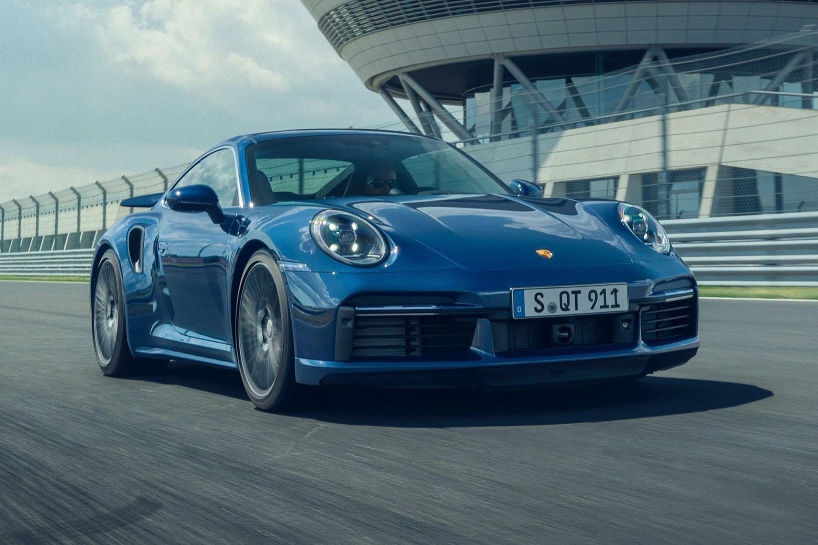 Porsche 911 Turbo 2021 tang toc ngang sieu xe, gia tu 170.800 USD hinh anh