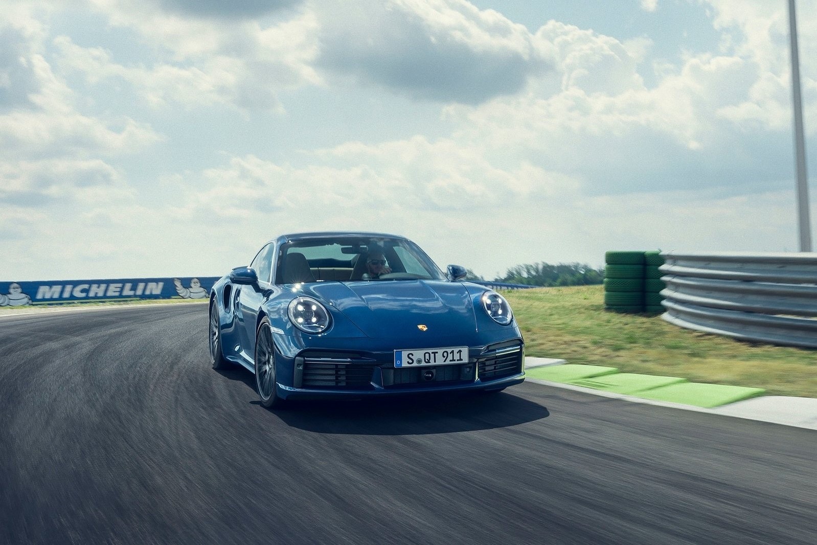 Porsche 911 Turbo 2021 anh 4