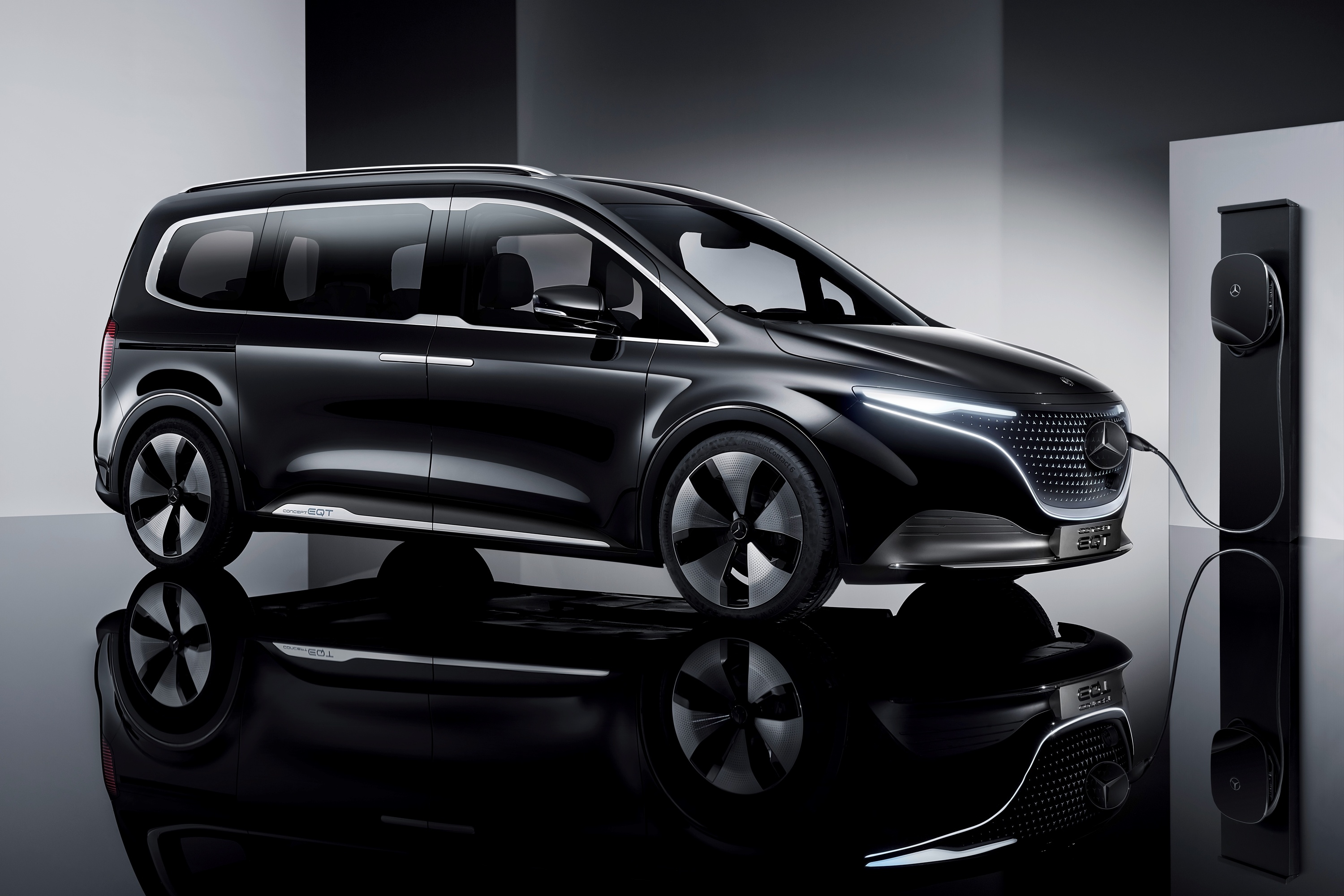 Mercedes-Benz gioi thieu MPV dien hang sang, ban ra vao cuoi nam hinh anh