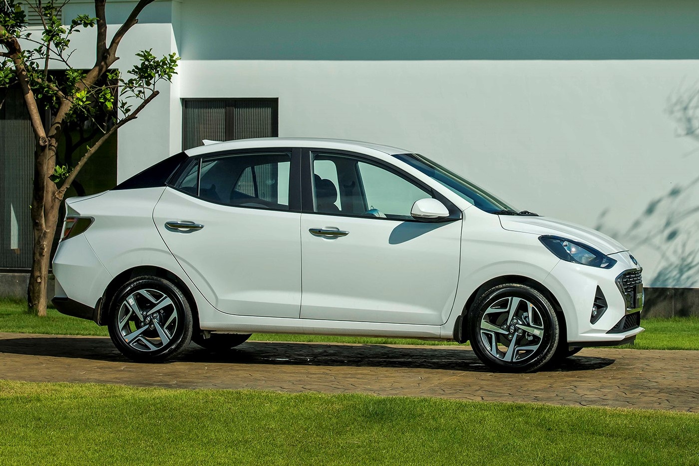 Hyundai Grand i10 hay Mitsubishi Attrage anh 14