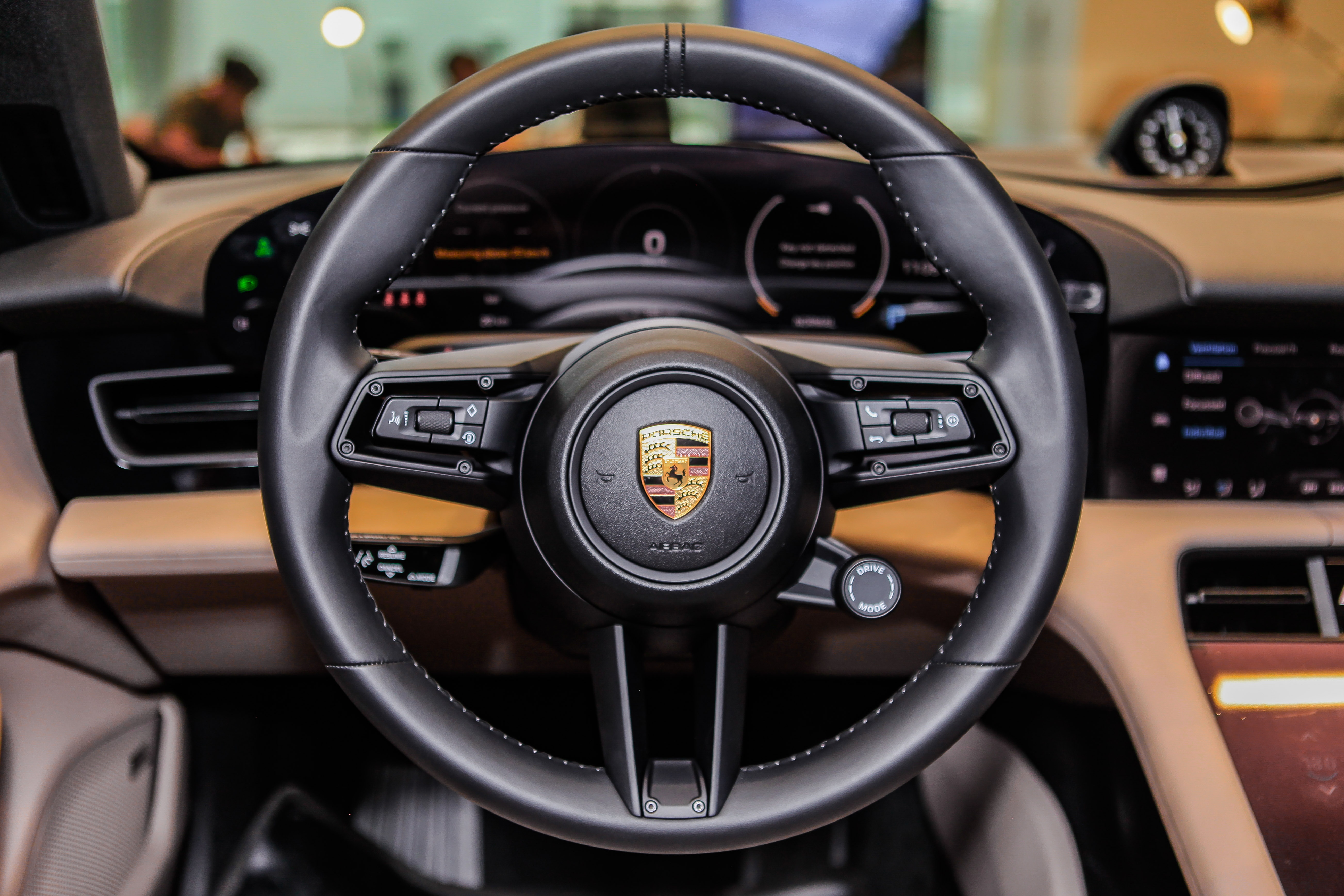 Porsche Taycan trang bi bo mam 300 trieu dong anh 17