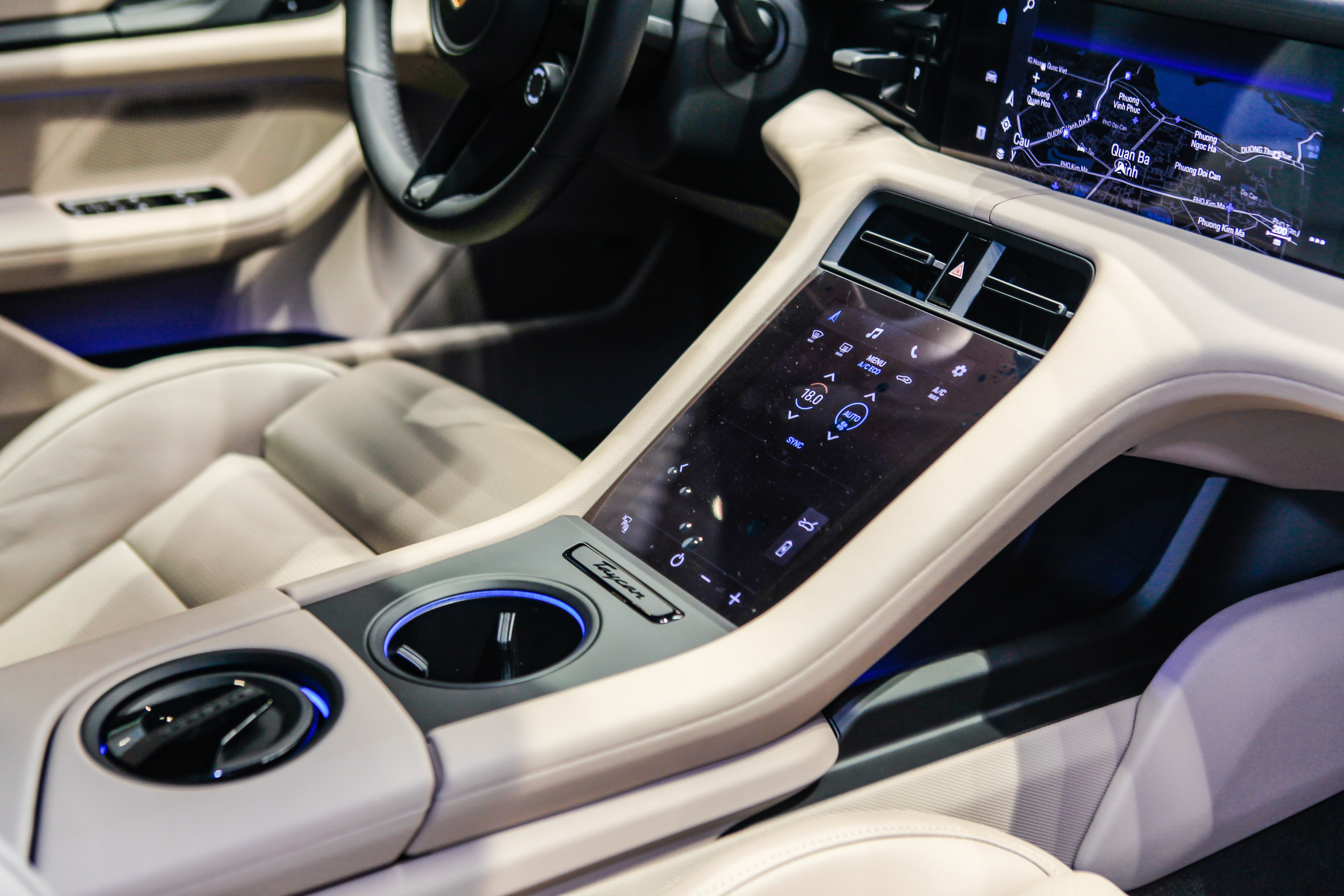 Porsche Taycan trang bi bo mam 300 trieu dong anh 12