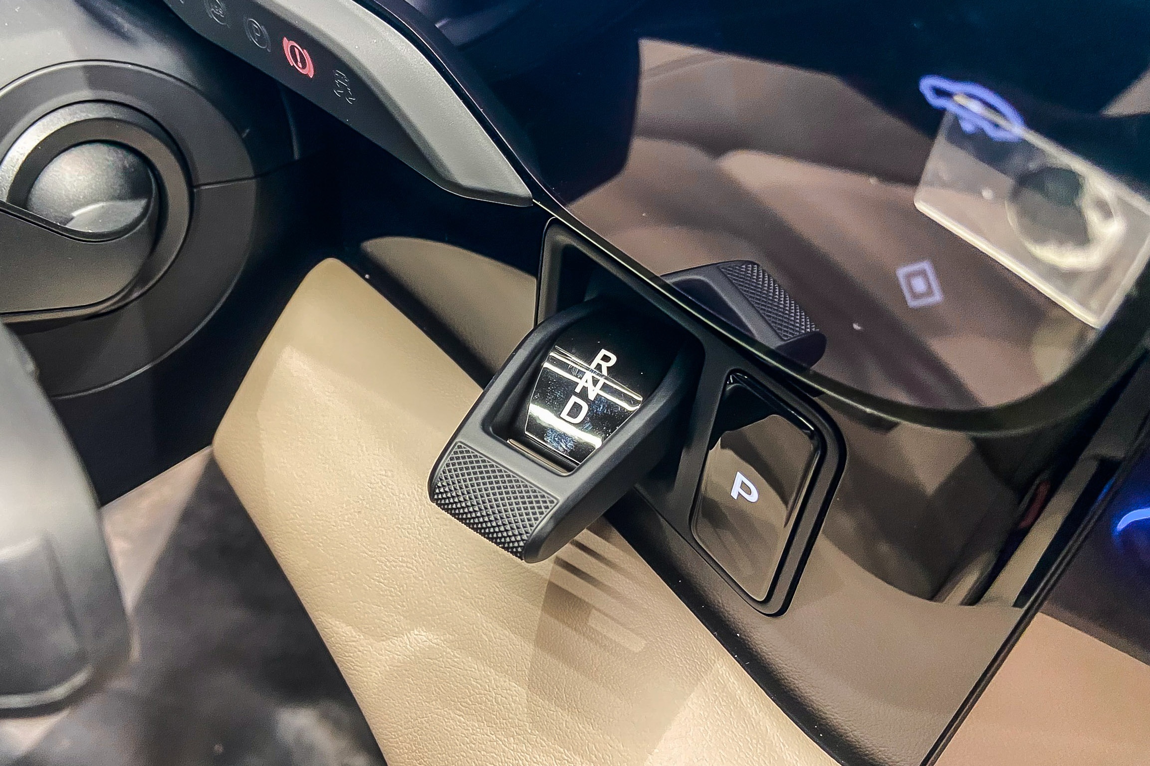 Porsche Taycan trang bi bo mam 300 trieu dong anh 13