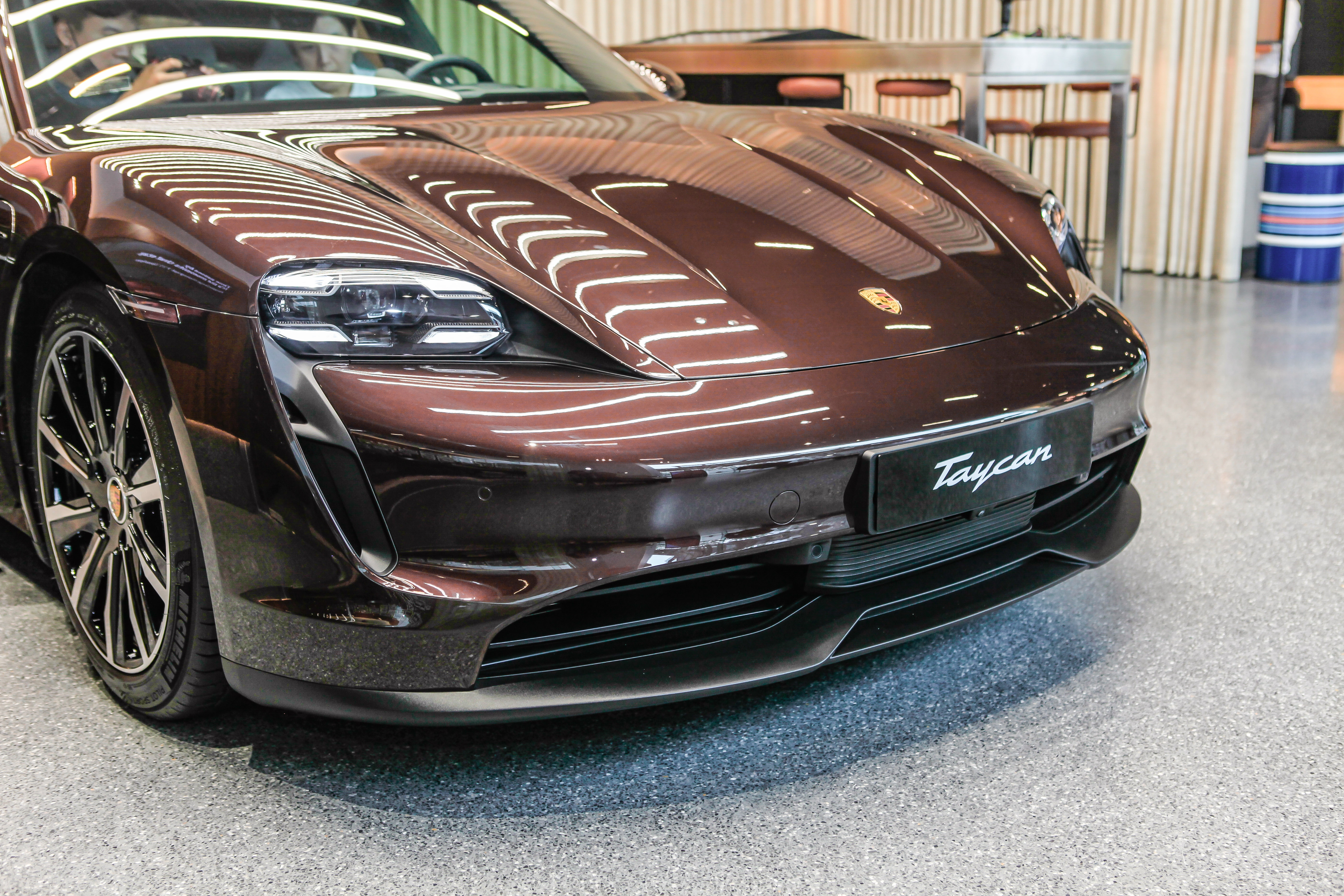 Porsche Taycan trang bi bo mam 300 trieu dong anh 7