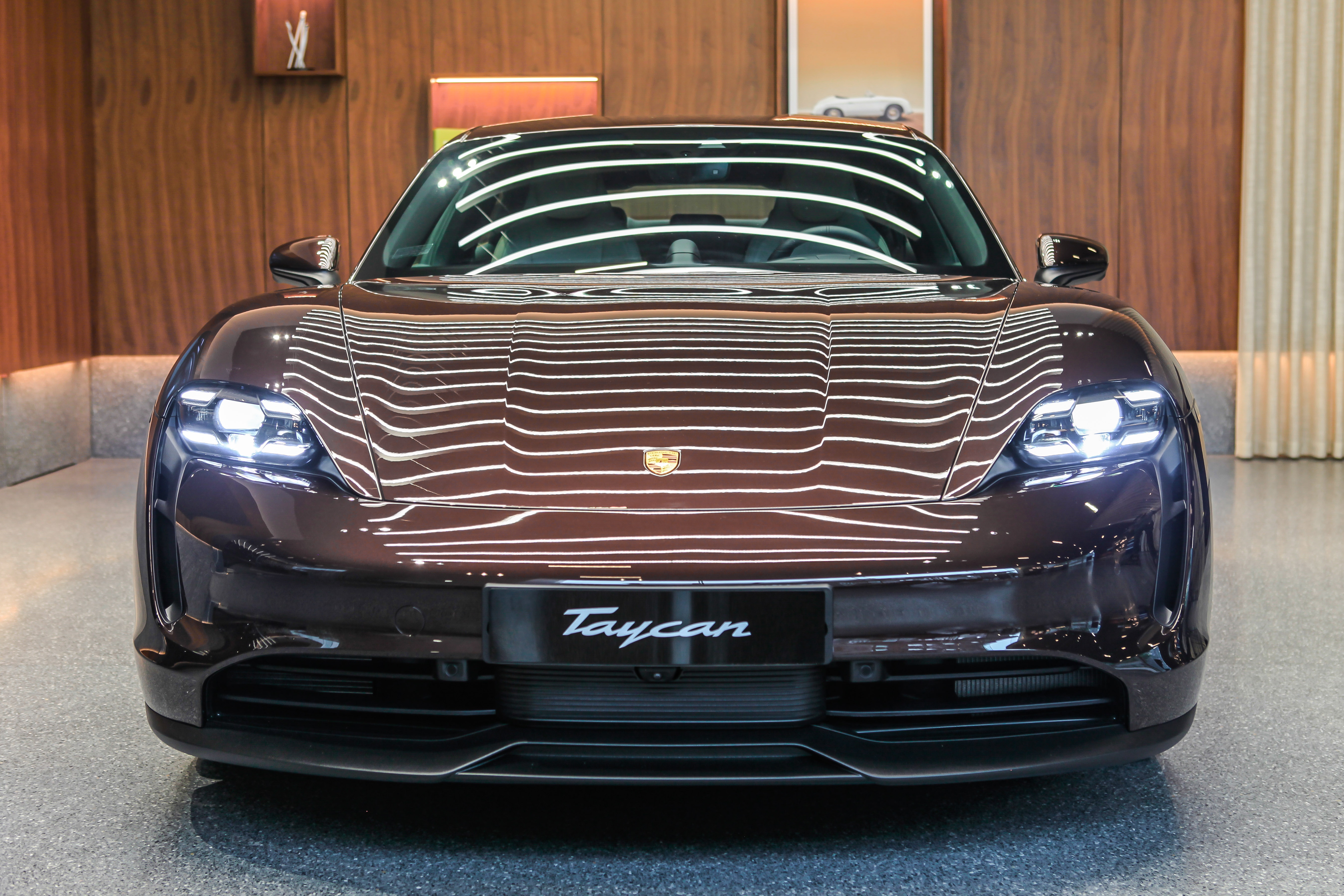 Porsche Taycan trang bi bo mam 300 trieu dong anh 4