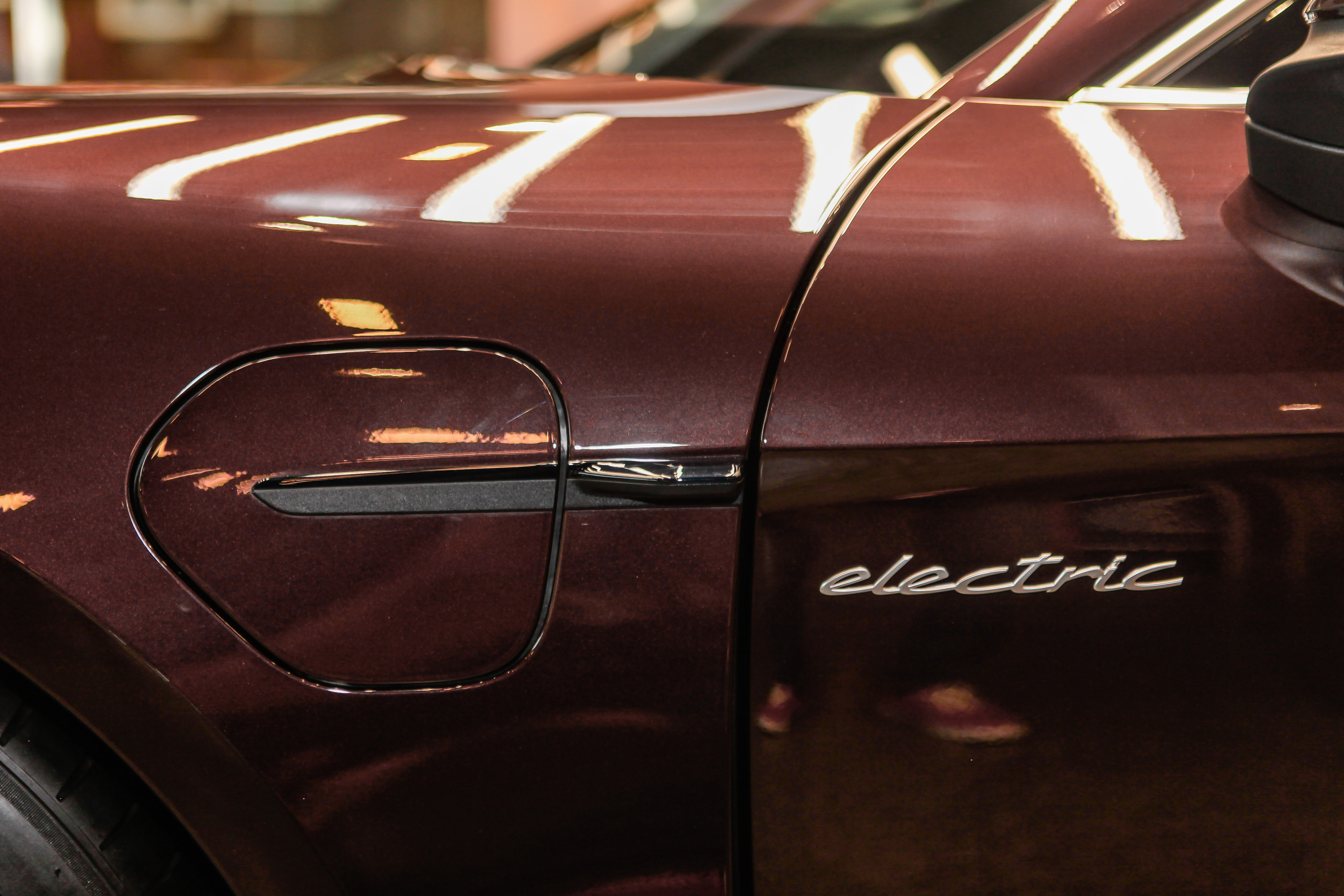 Porsche Taycan trang bi bo mam 300 trieu dong anh 8