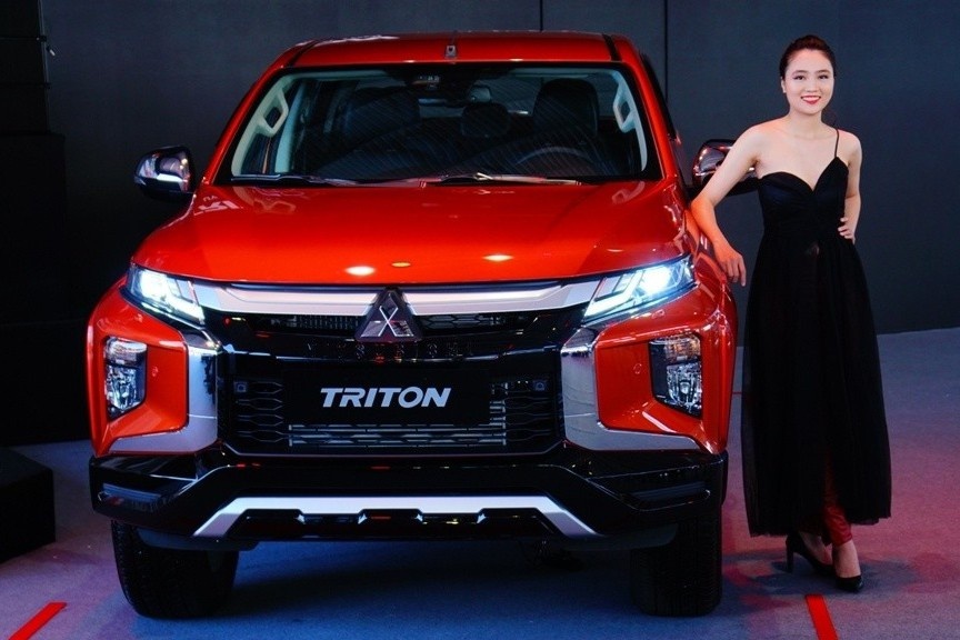 Ban tai Nhat tam 800 trieu chon Mitsubishi Triton hay Nissan Navara hinh anh
