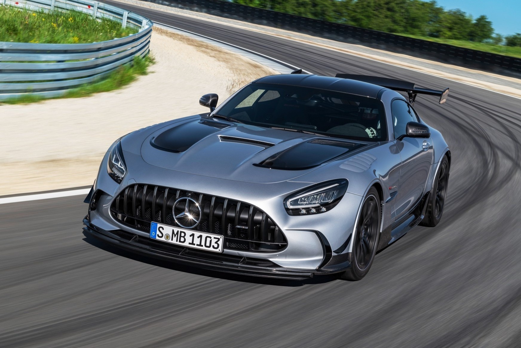 Mercedes-AMG GT Black Series dat hon sieu xe cua Porsche va Ferrari hinh anh