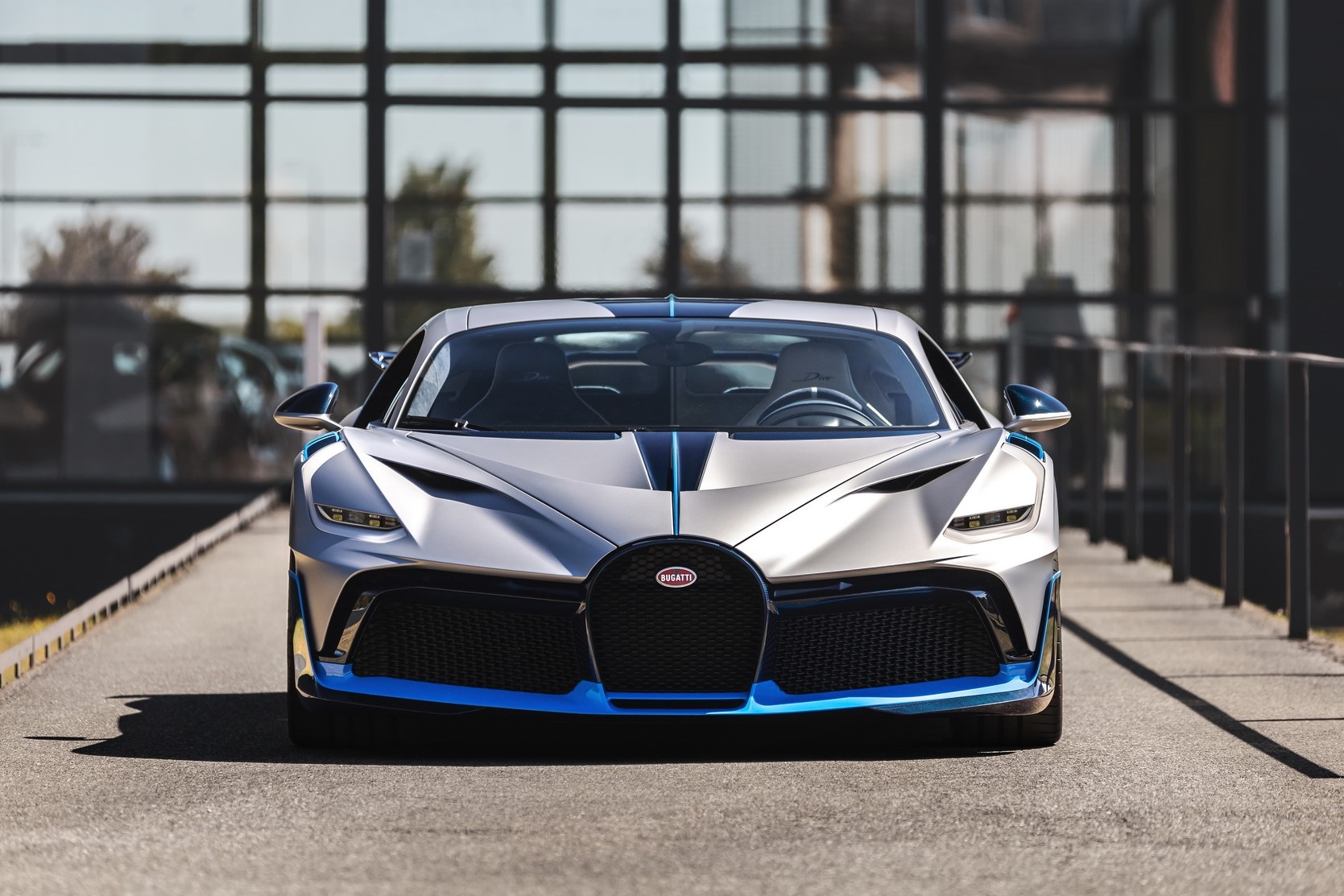 Volkswagen co the ban Bugatti cho Rimac hinh anh